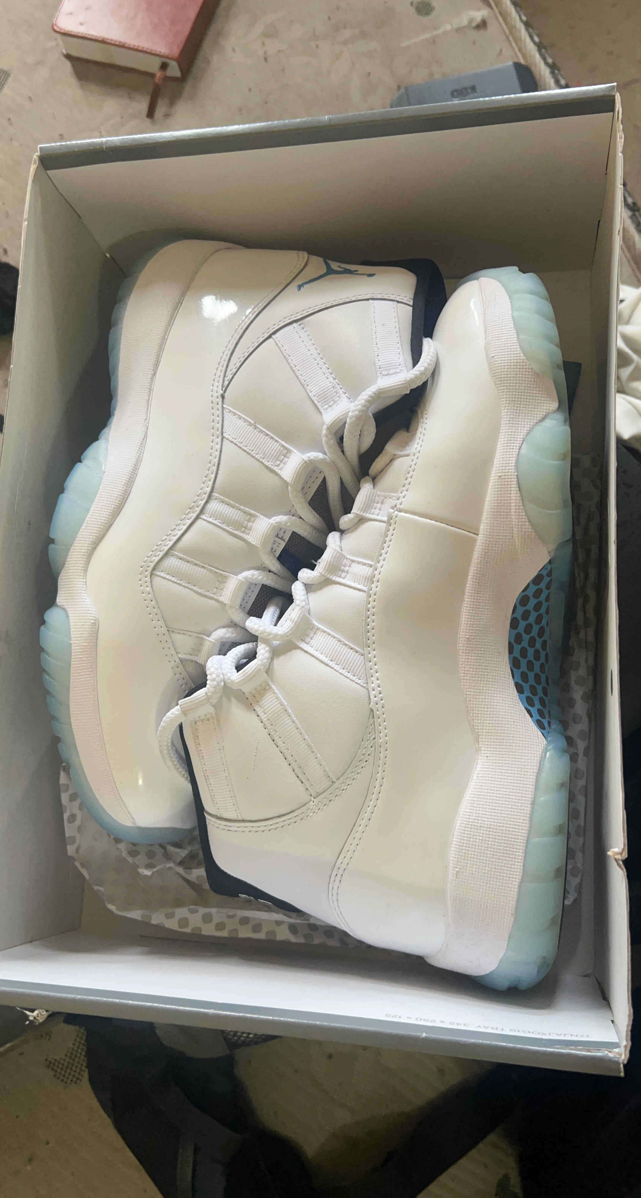 Nike Air Jordan 11 Retro Sneakers White