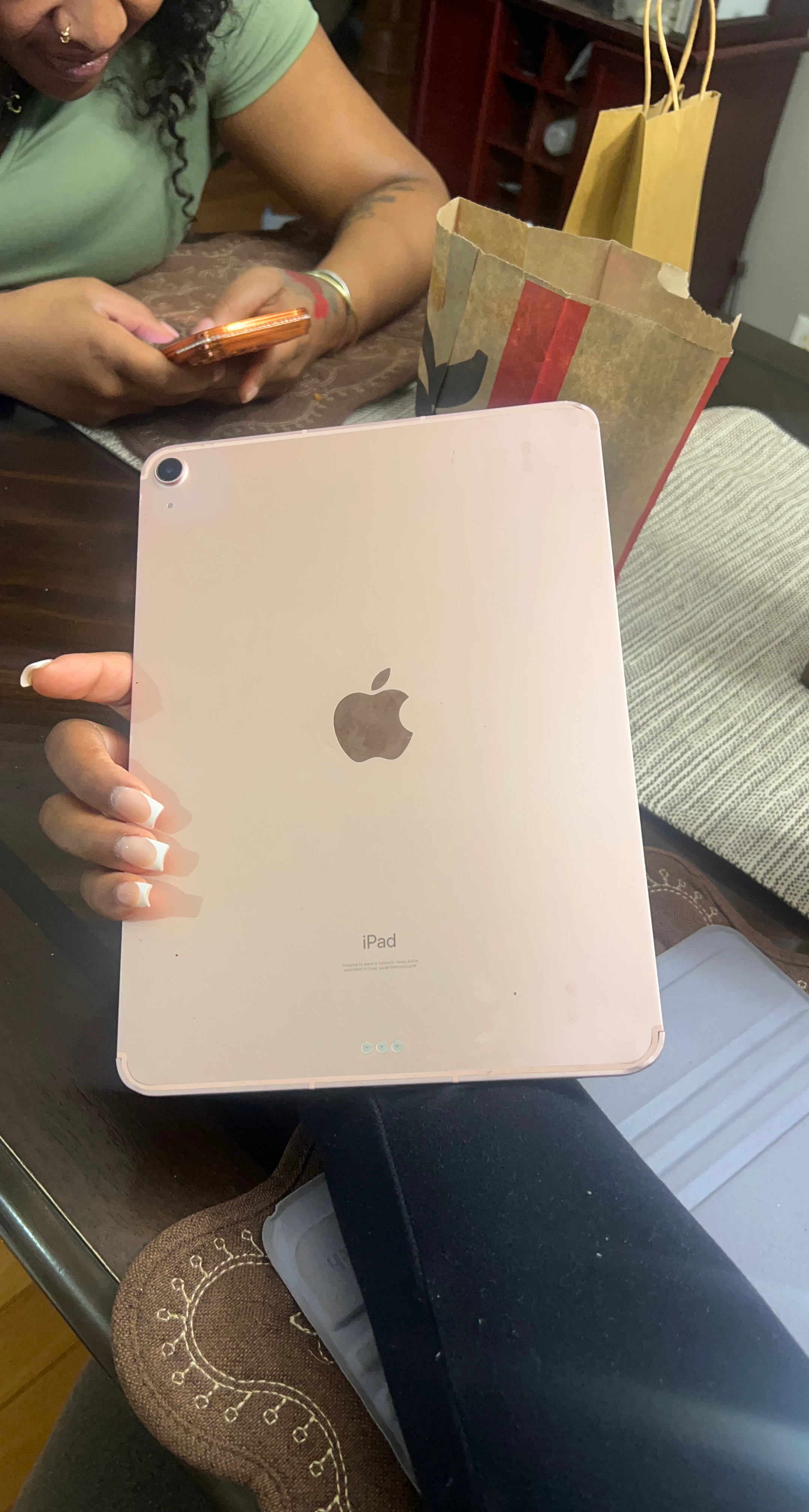 Apple iPad Air Model A2588