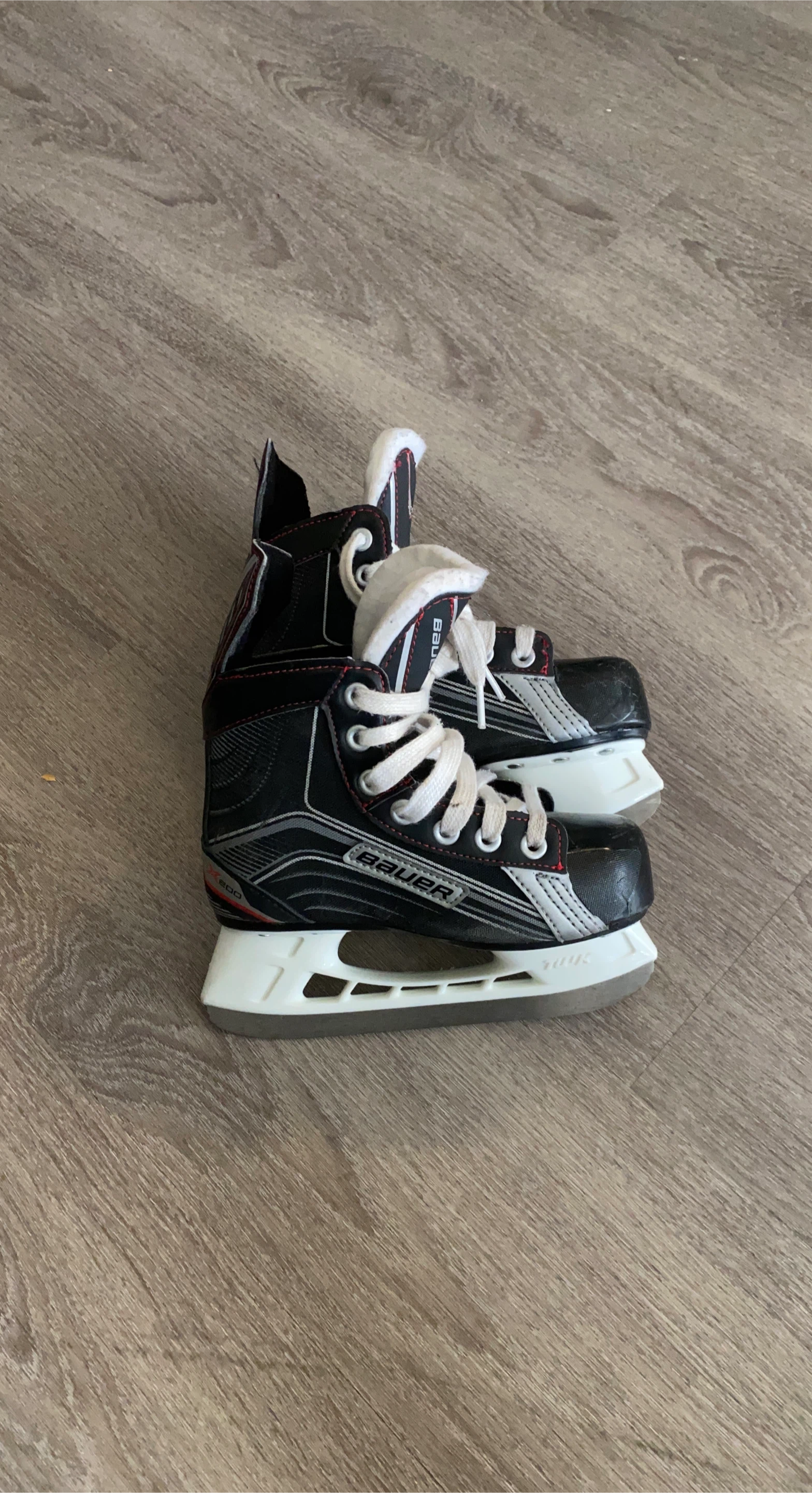 Bauer Vapor X200 Ice Skates