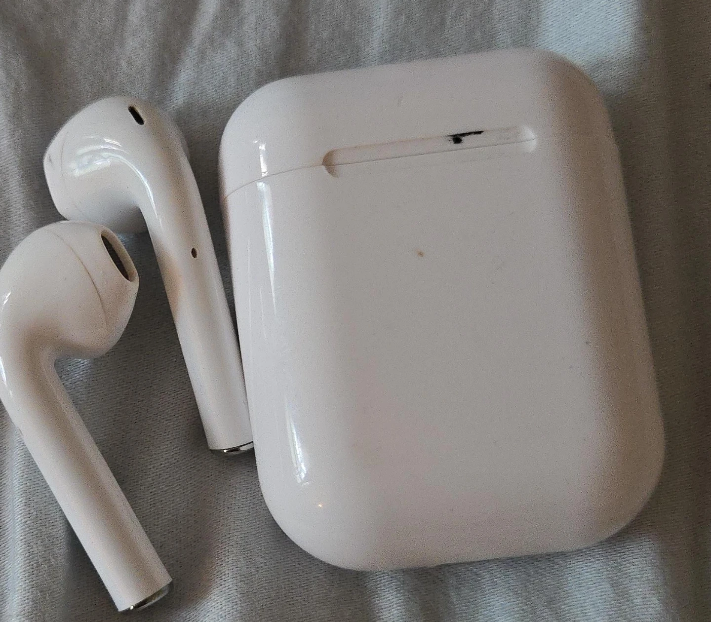 Apple AirPods with Charging Case