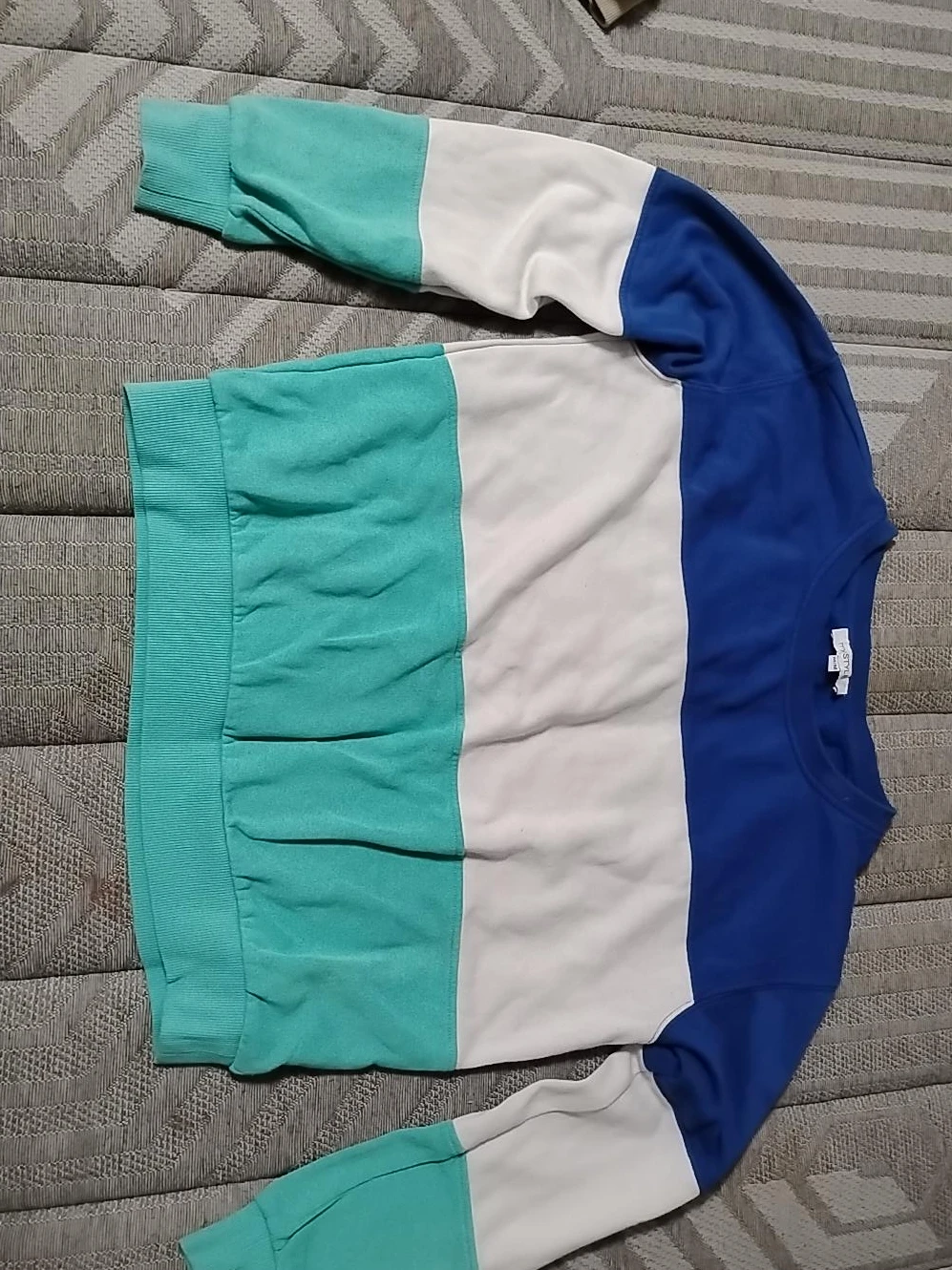 mSTYLE Colour-Block Sweatshirt