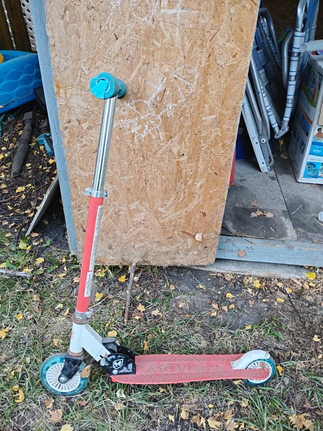 Movelo red kick scooter