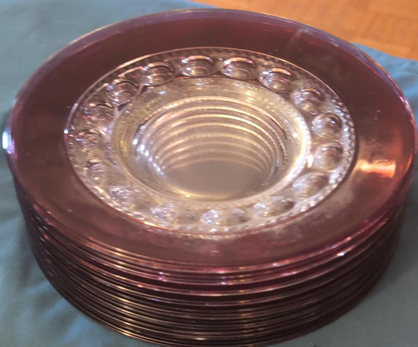 🍷 Vintage Ruby/Cranberry Pressed Glass Plates – Set of 8 🍷