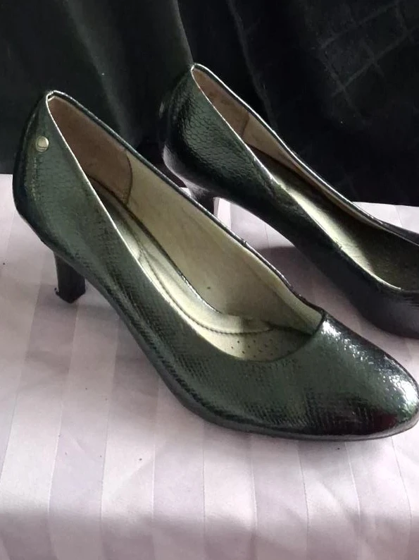 LifeStride Black Patent Heels