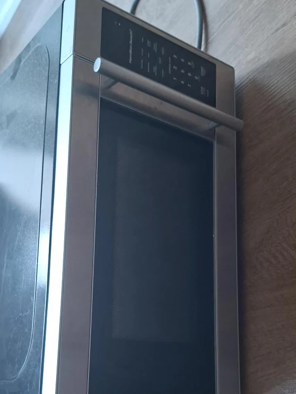Hamilton Beach Microwave EM720CPN-S
