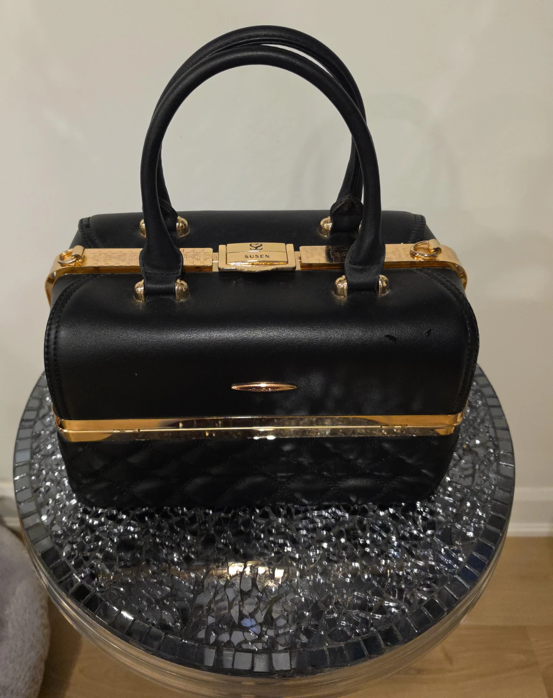SUSEN Black Quilted Handbag with Gold Hardware