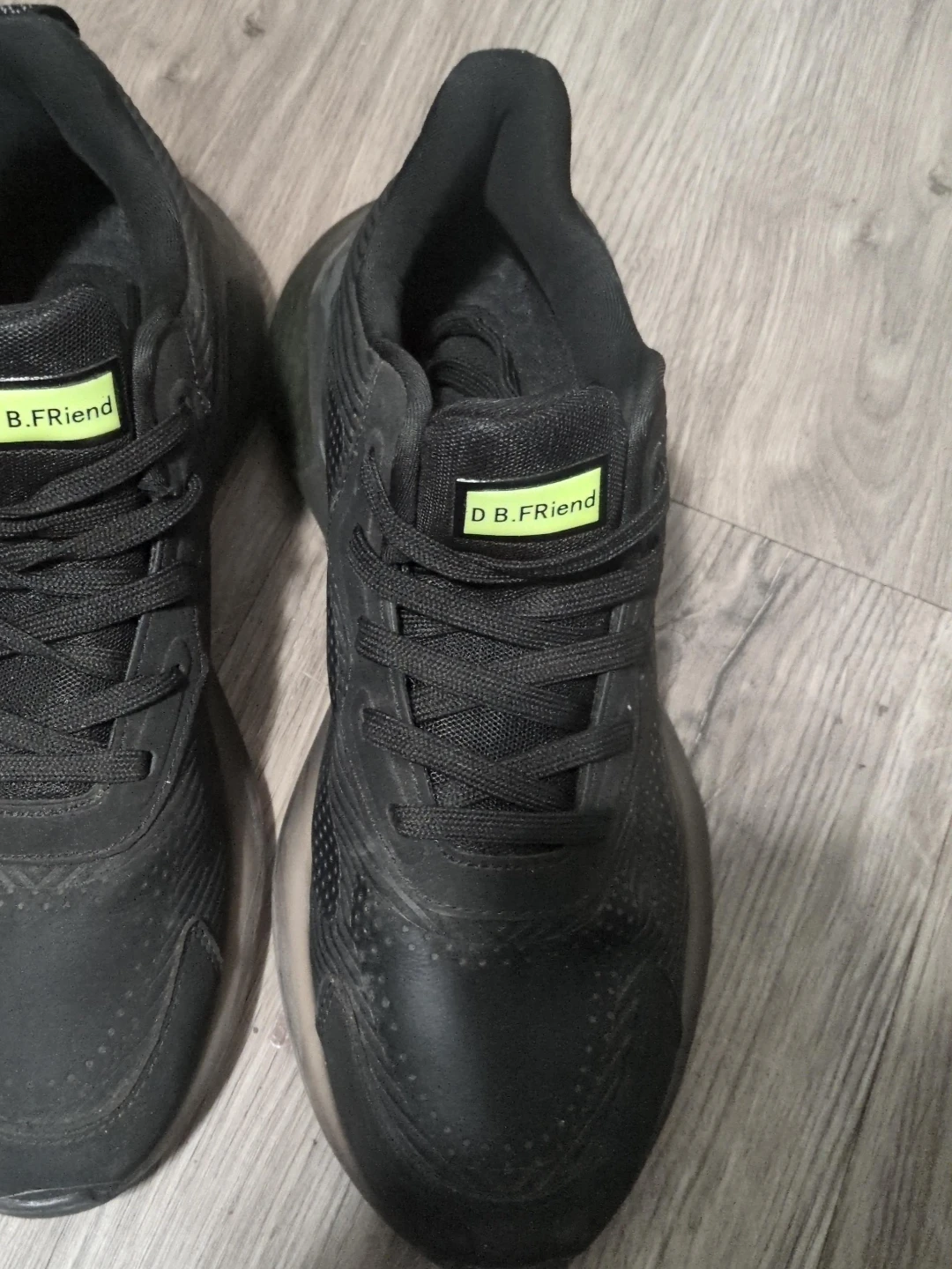 D B.Friend Black Running Shoes