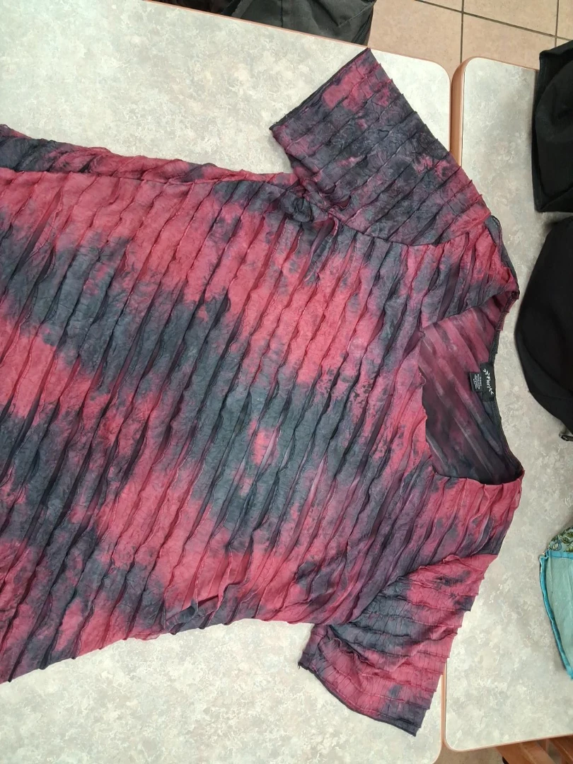 Fleri Crinkled Red and Black Top