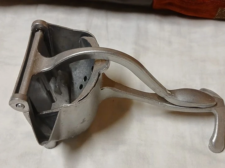 Aluminum Citrus Juicer