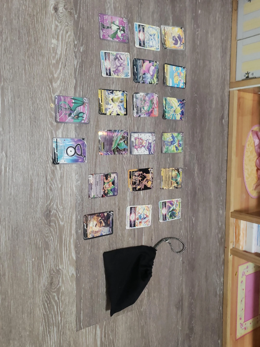 Pokémon Cards Collection with Drawstring Pouch. 20 Pokémons