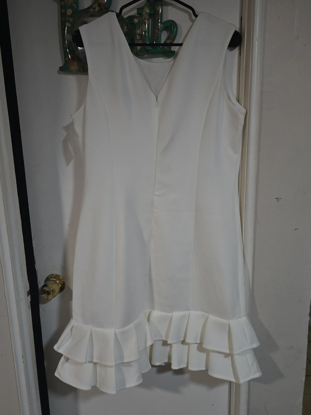 Donna Ricco Ivory Ruffle Hem Dress Size 16