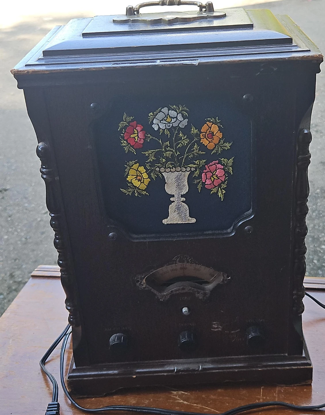 Vintage Floral Tabletop Radio