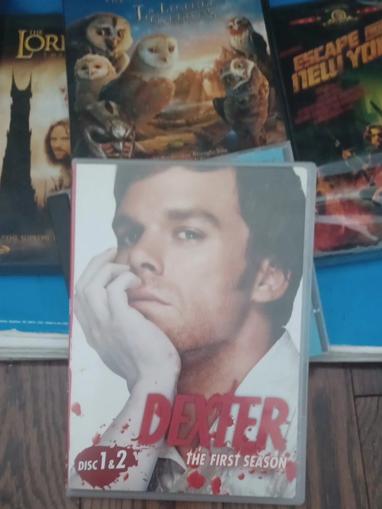 Dexter: The First Season - Discs 1 2 4 discs