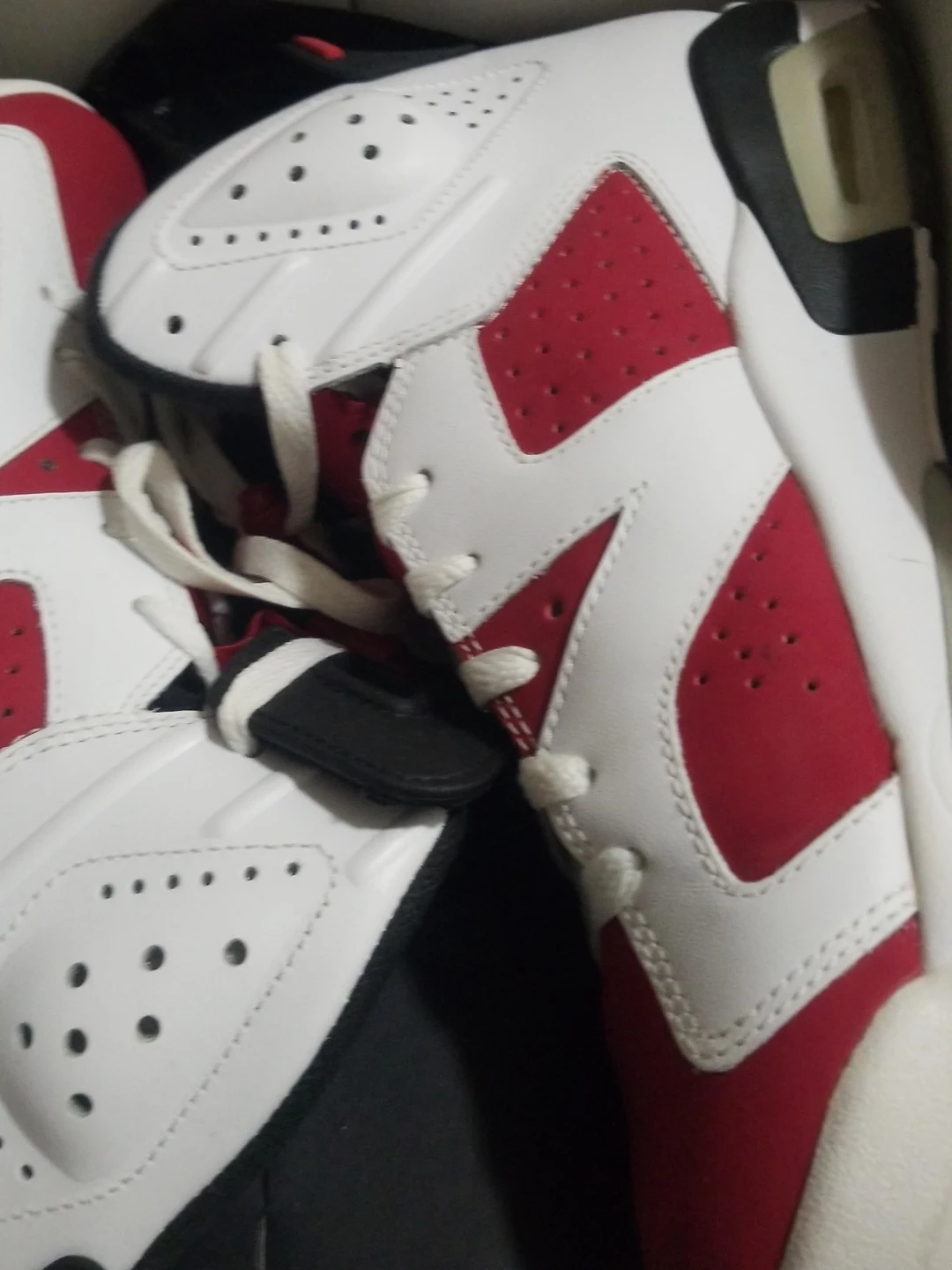 Air Jordan 6 Carmine Sneakers