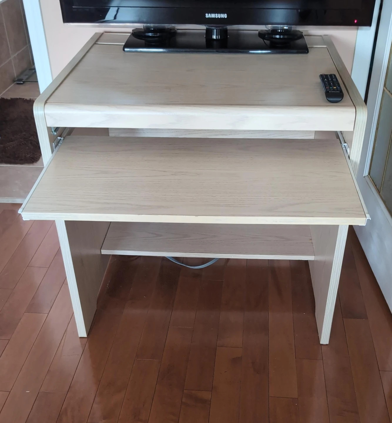 Light Wood Computer Desk with Pull-Out Tray