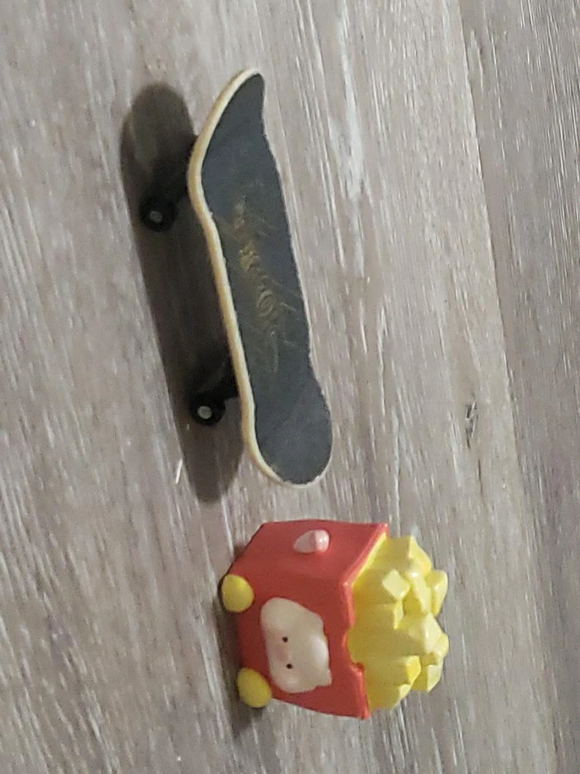 Fingerboard with French Fry character accessory