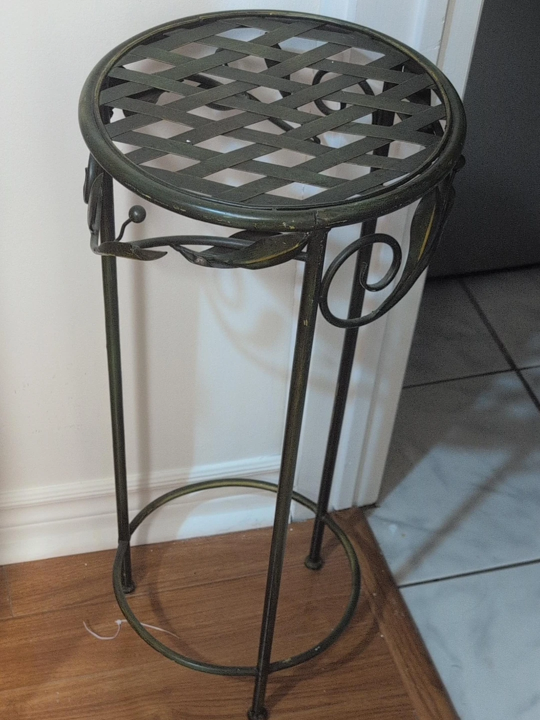 Metal Round Plant Stand
