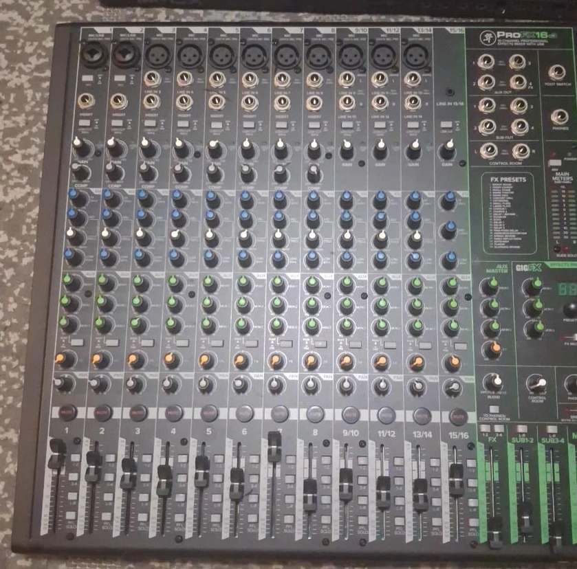 Mackie ProFX16v3 16-Channel Professional Effects Mixer