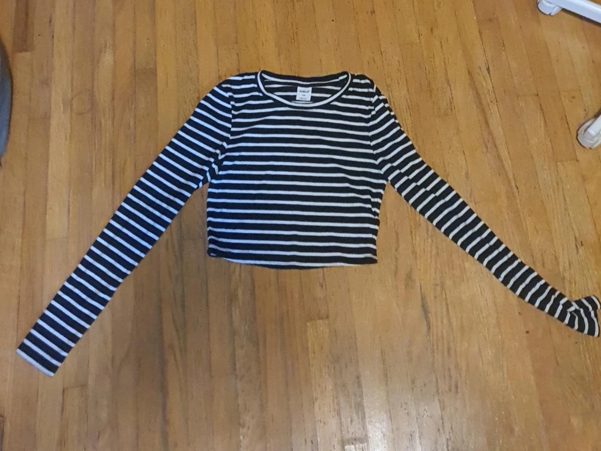J.o&co Black and White Striped Long Sleeve Crop Top
