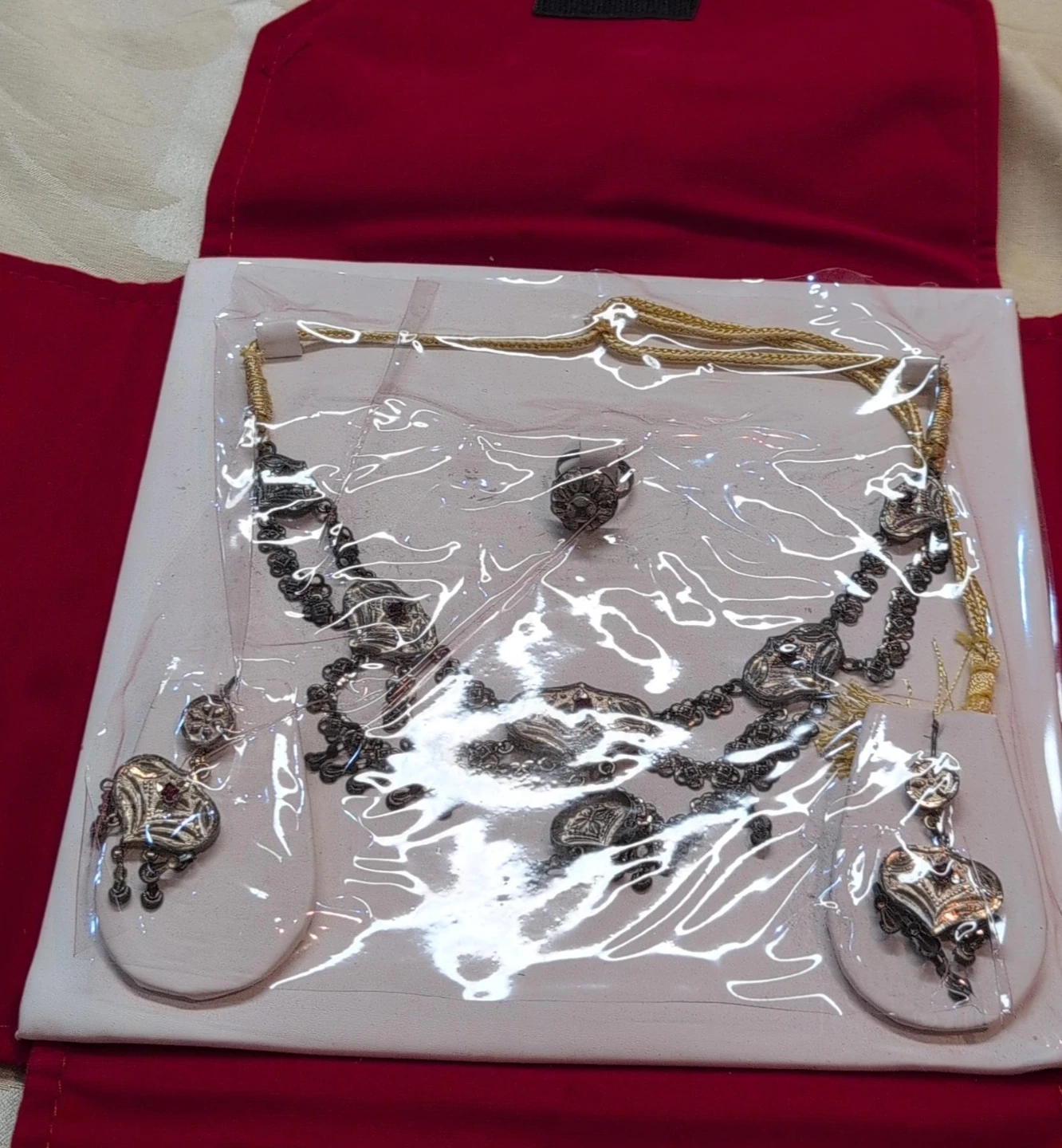 Traditional Silver Tone Jewellery Set