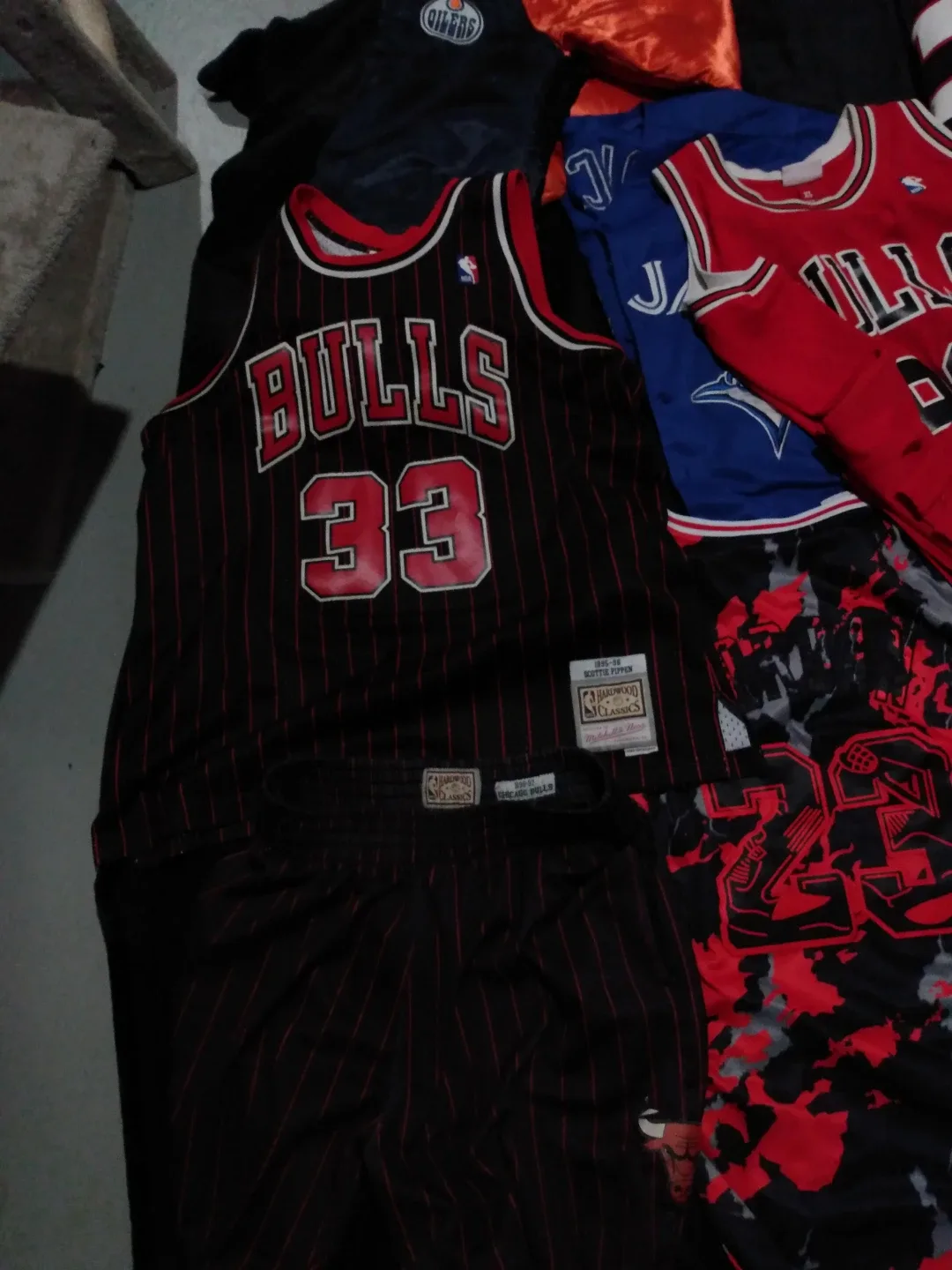 Mitchell & Ness Chicago Bulls Scottie Pippen Jersey Set
