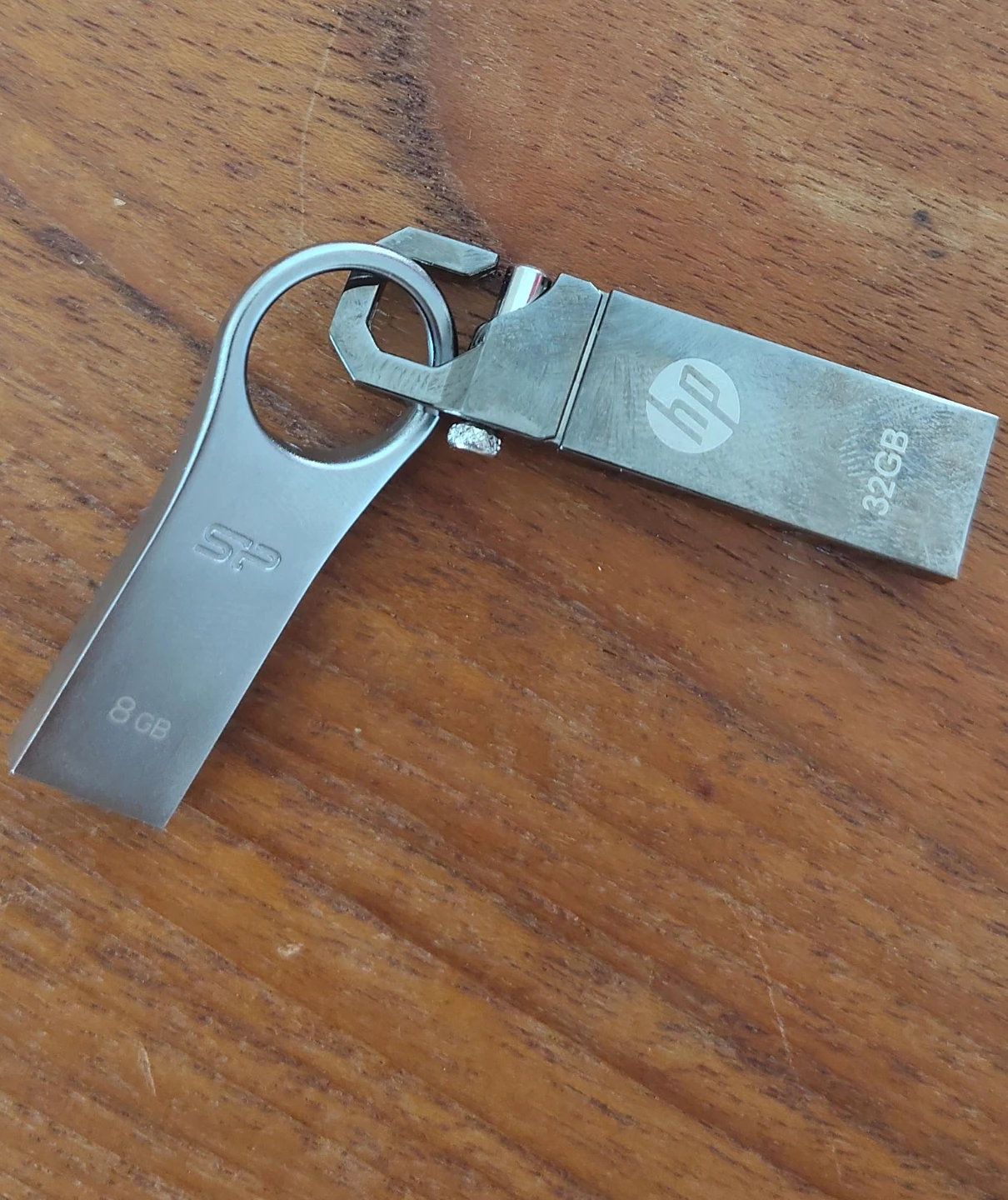 HP 32GB and Silicon Power 8GB USB Flash Drives