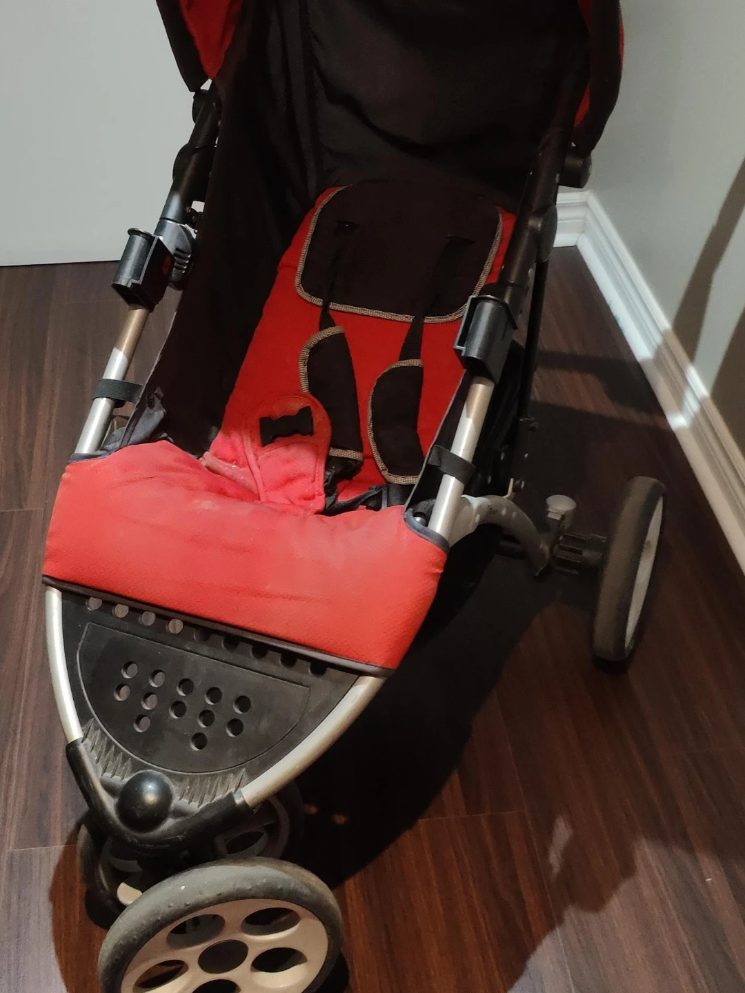 Safety 1st 3-wheel red stroller