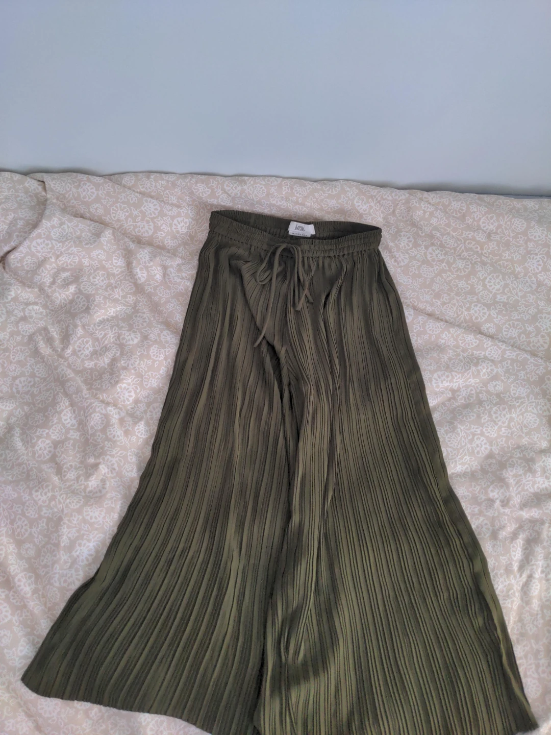 Love, Bonito Pleated Wide-Leg Pants - Size S
