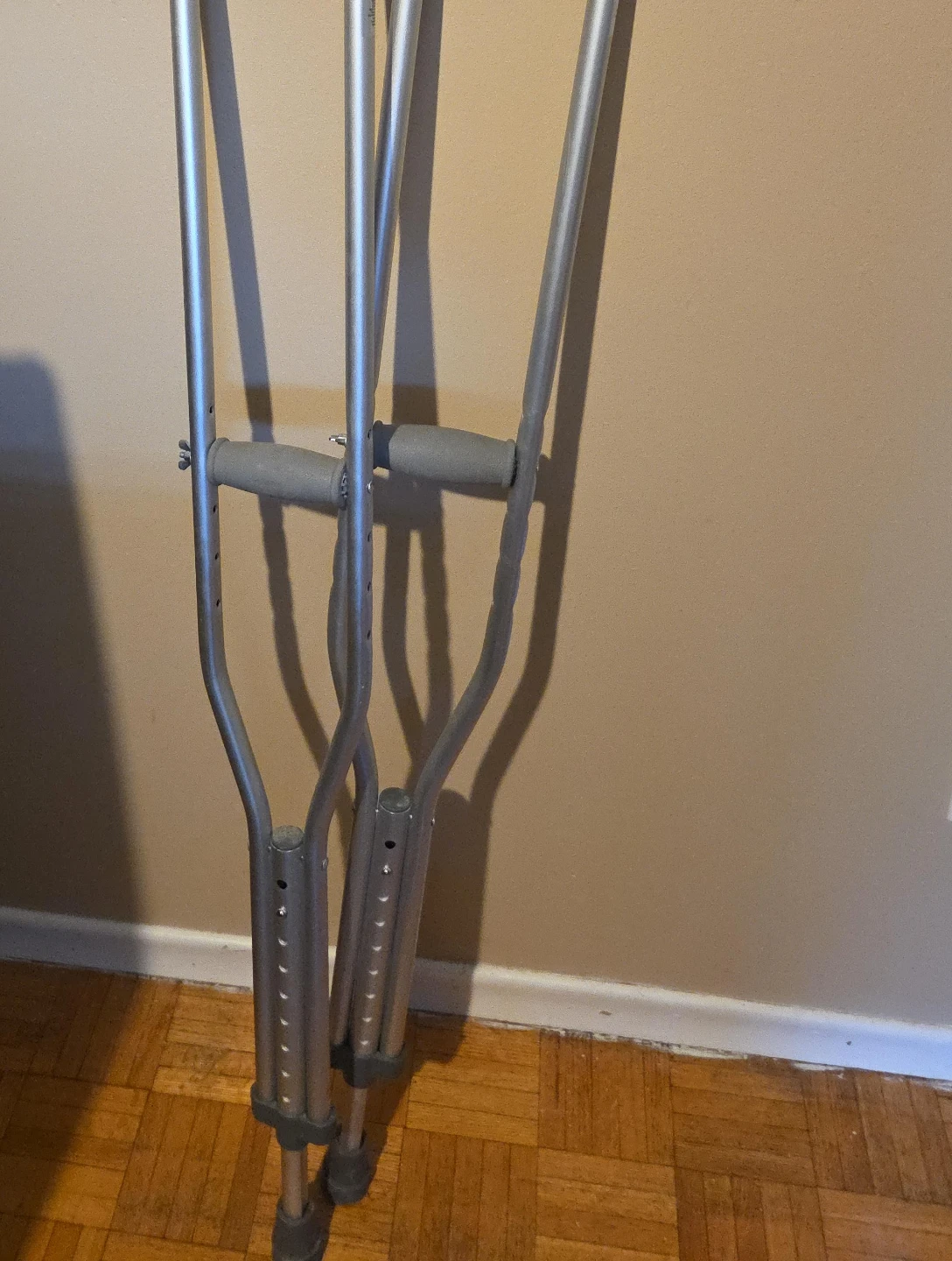 Adjustable Aluminum Underarm Crutches