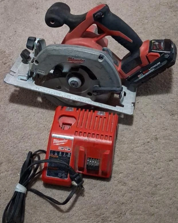 Milwaukee M18 Circular Saw with Charger