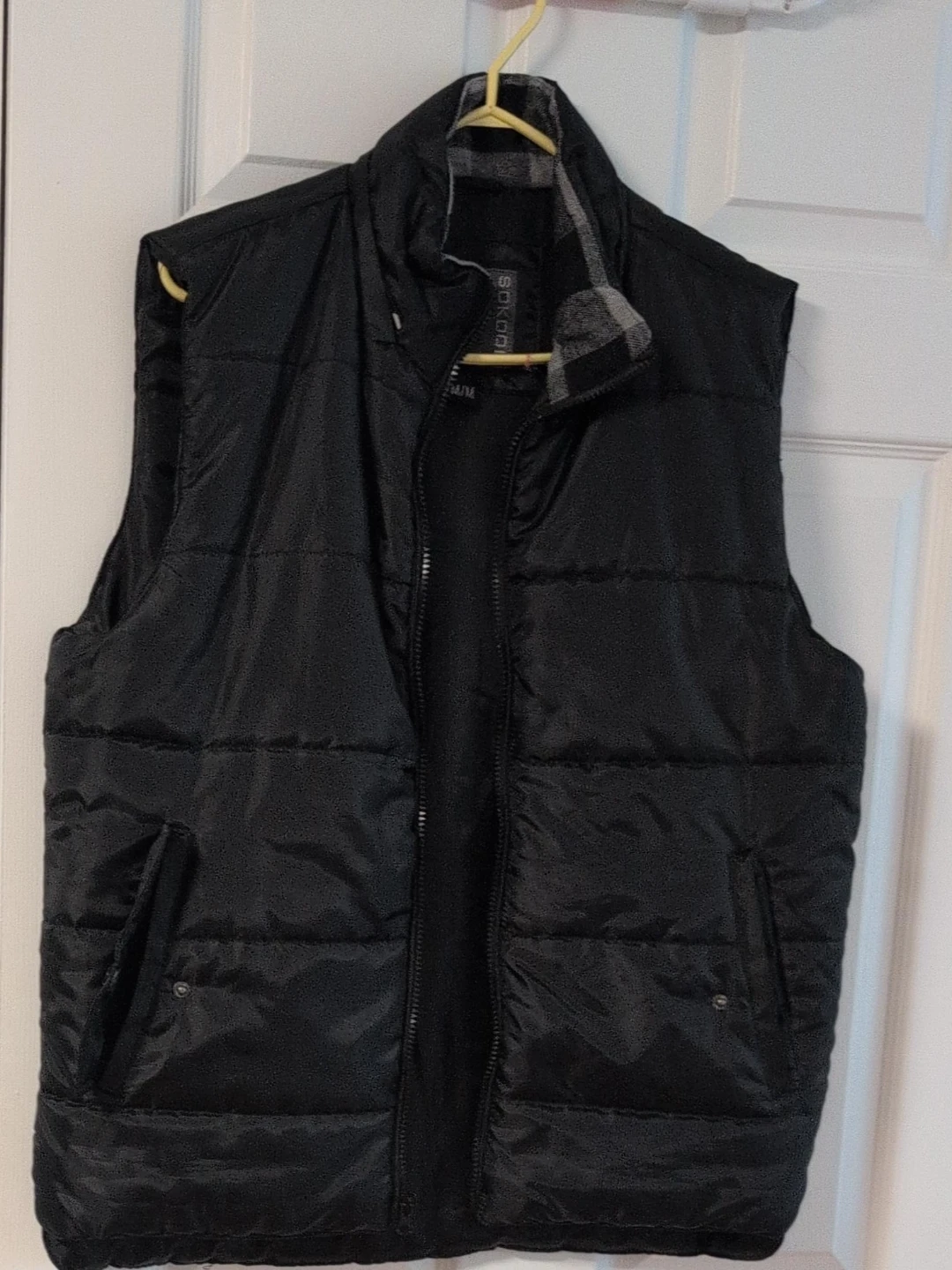 Sokooi black puffer vest