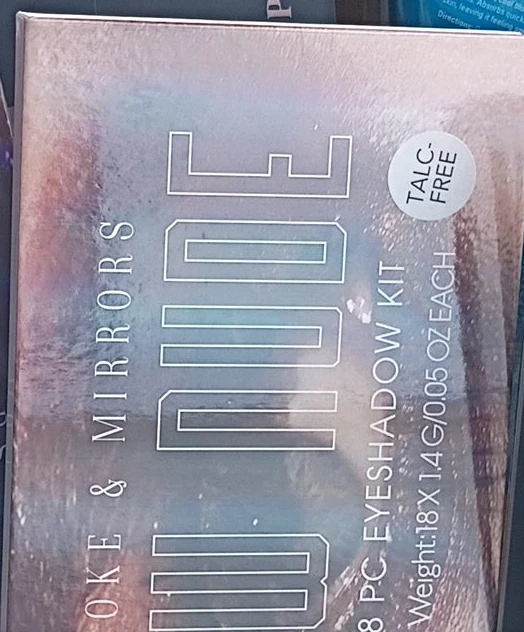 Smoke & Mirrors Nude 18 Pc Eyeshadow Kit