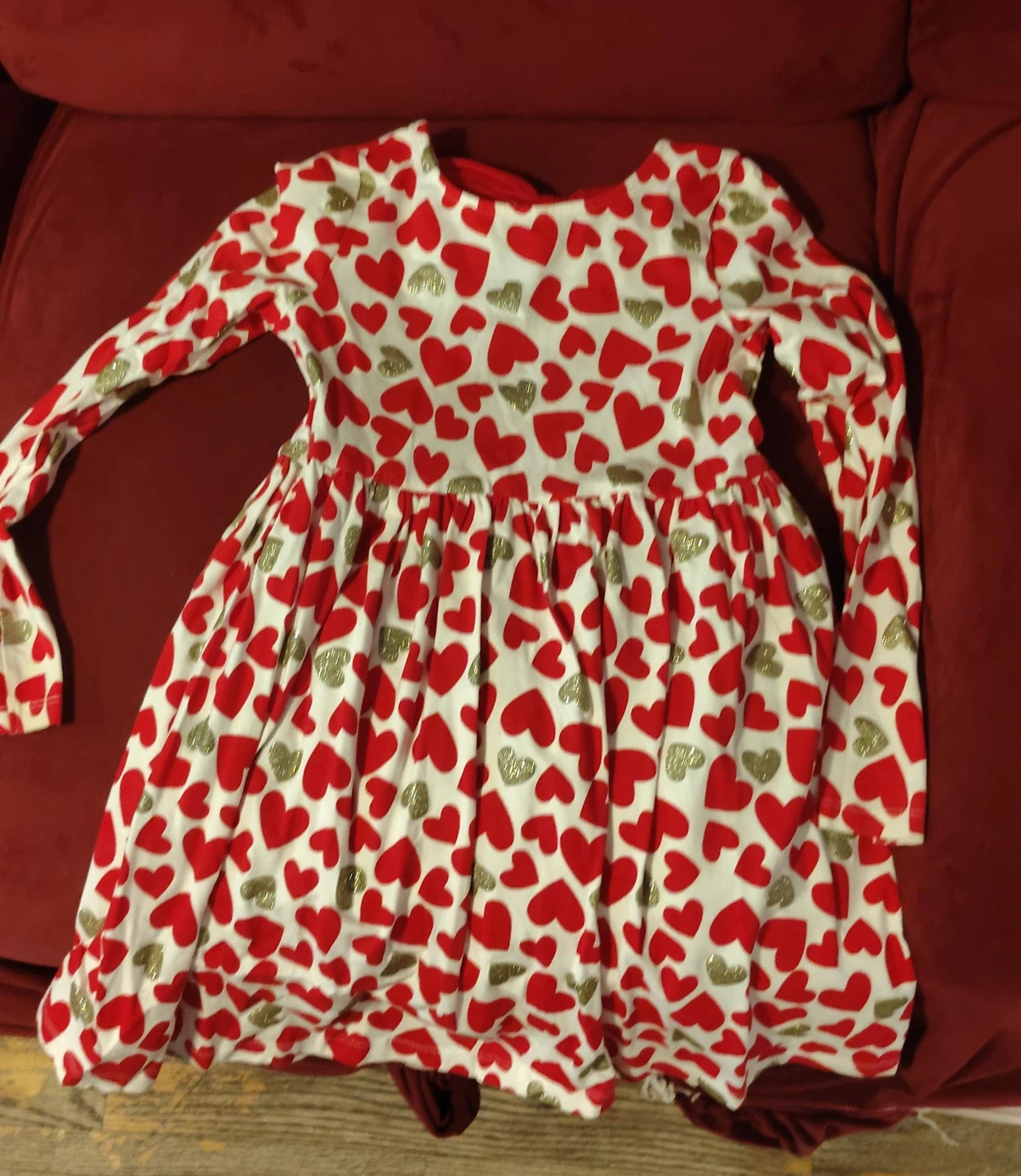 Vestido de manga larga con estampado de corazones para niña