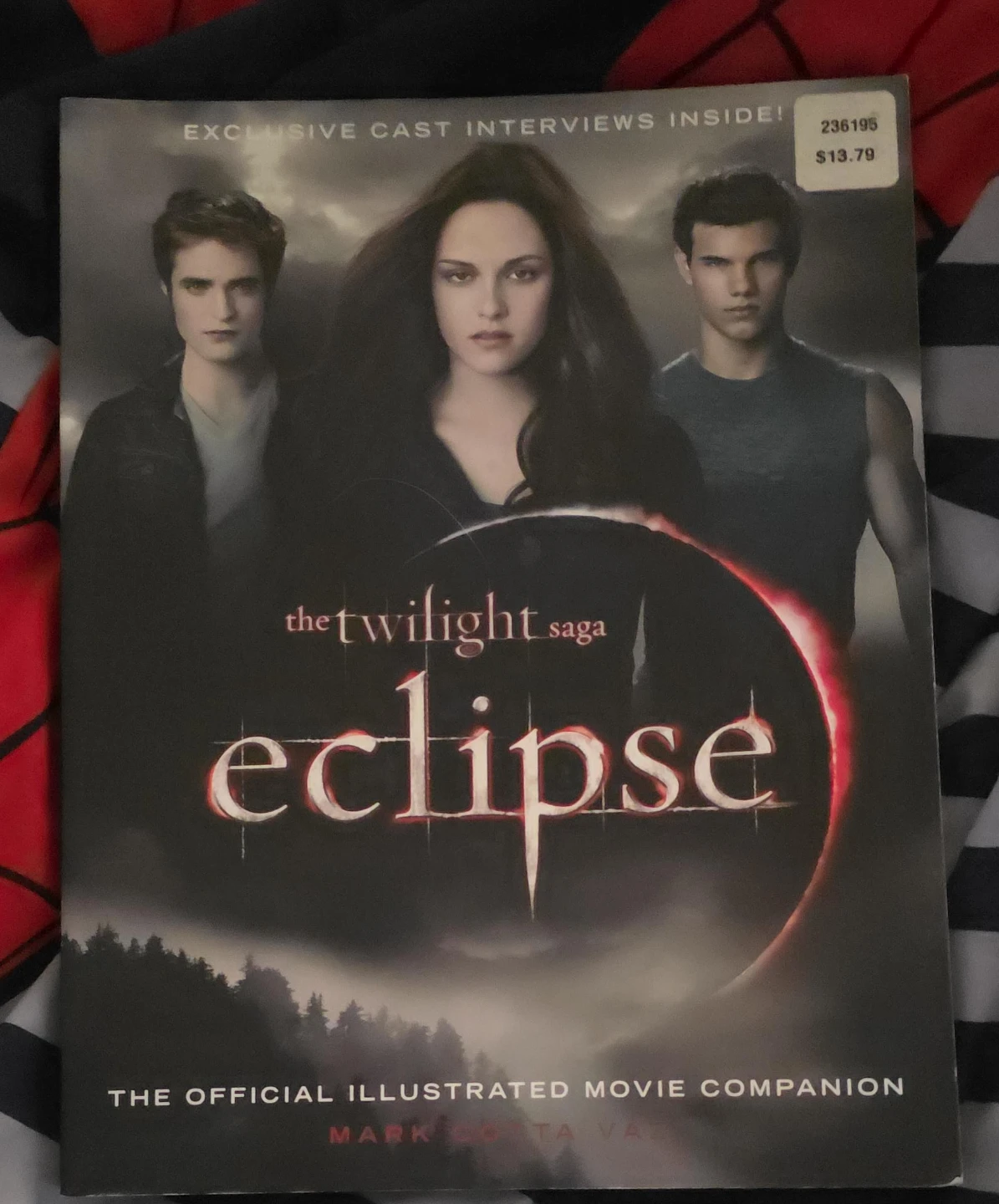 The Twilight Saga: Eclipse Official Illustrated Movie Companion