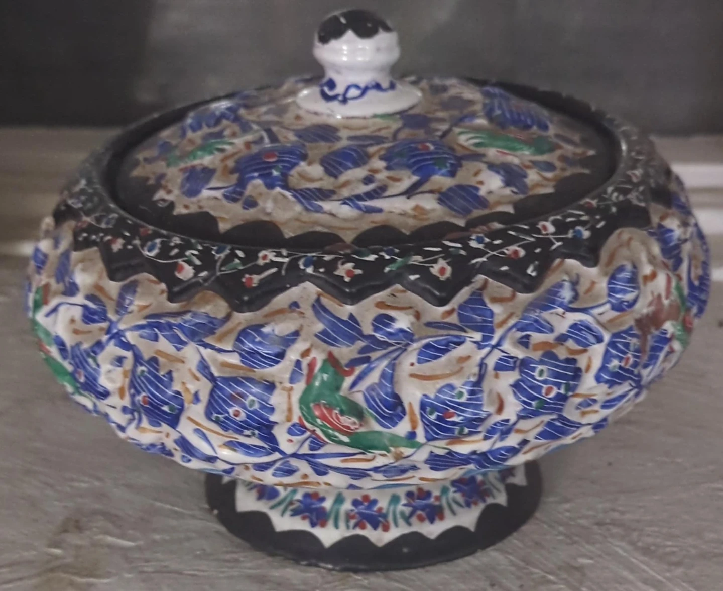 Hand-painted Ceramic Decorative Covered Bowl