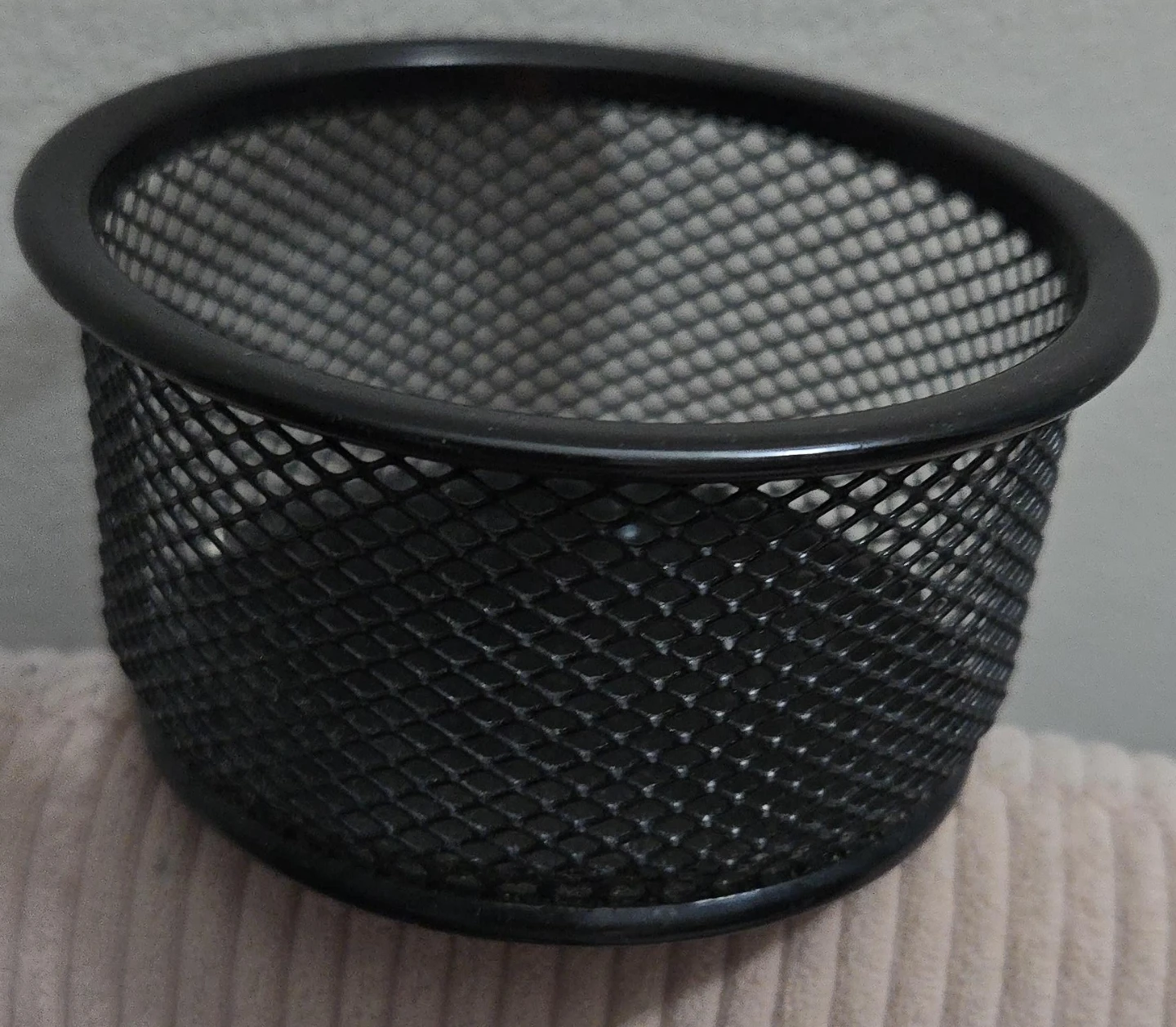 Black Metal Mesh Paper Clip Holder