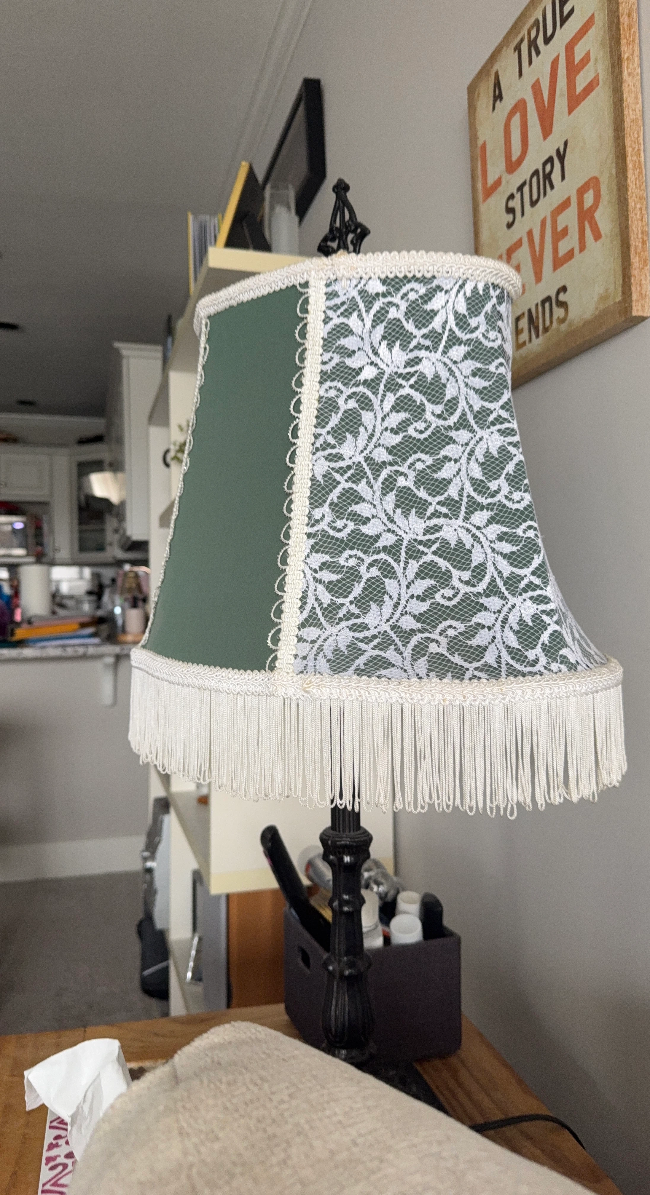 Vintage Style Green and White Lace Table Lamp