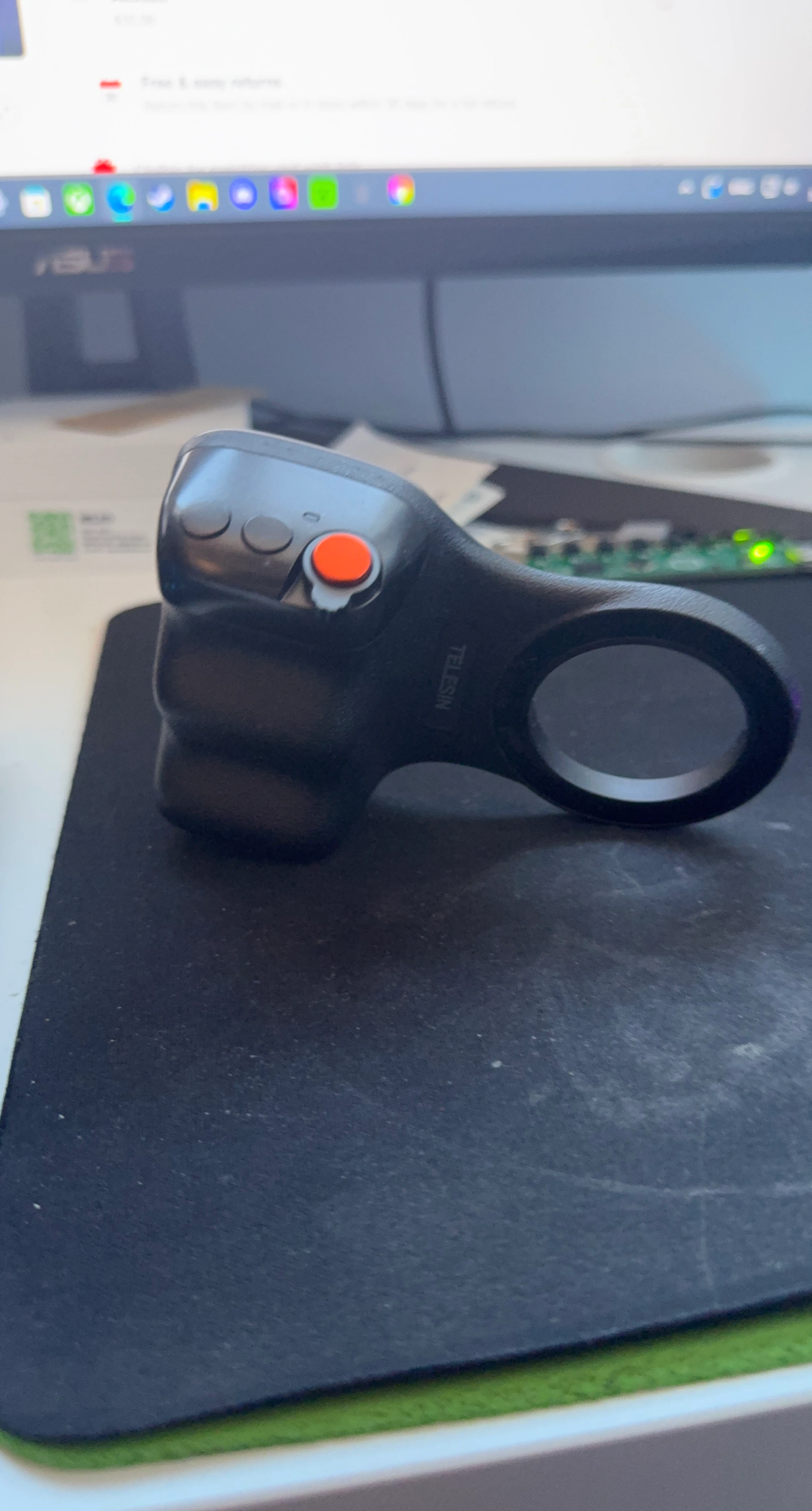 Telesin Bluetooth Shutter Grip for Phones