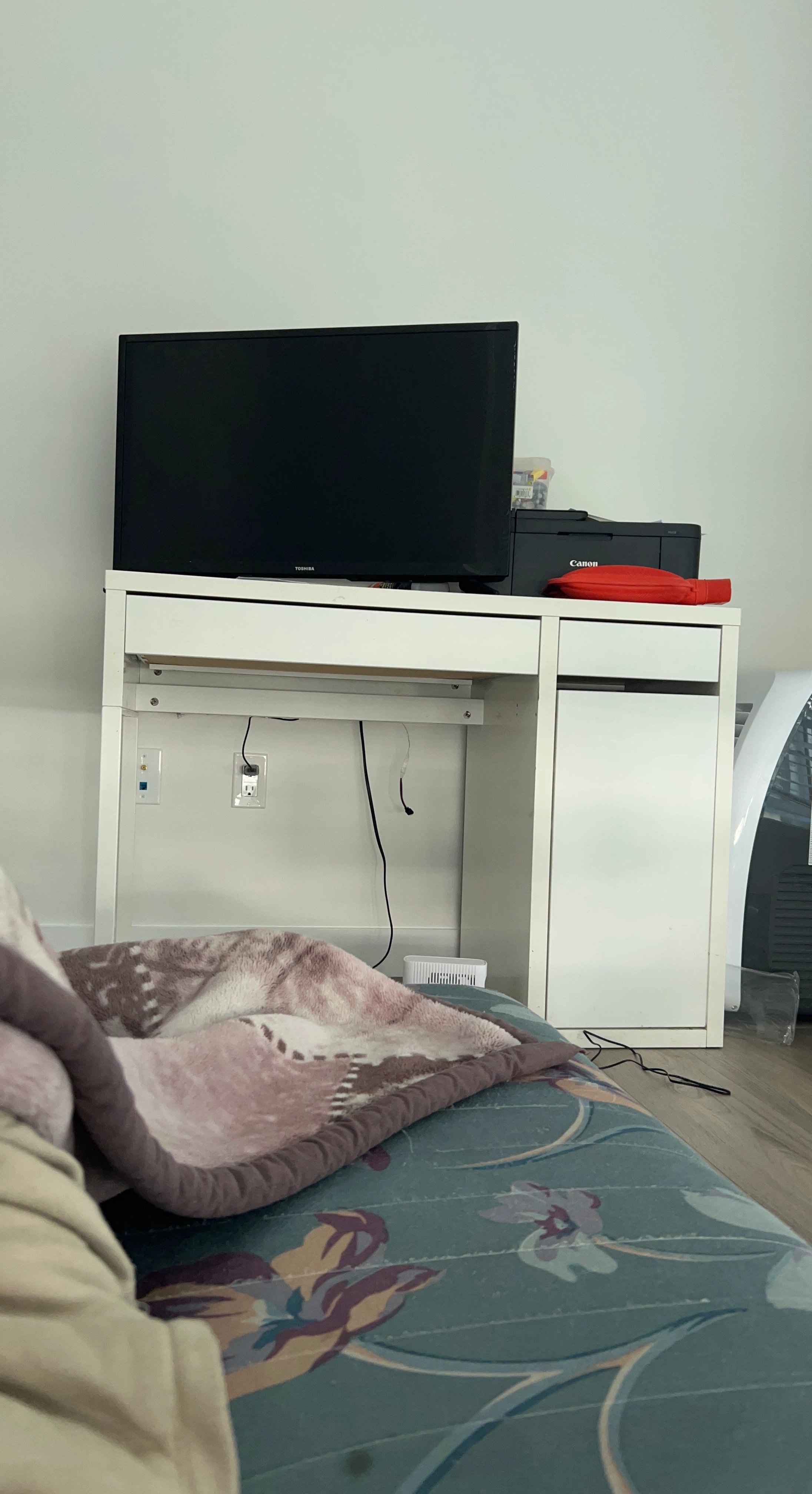 IKEA MICKE Desk