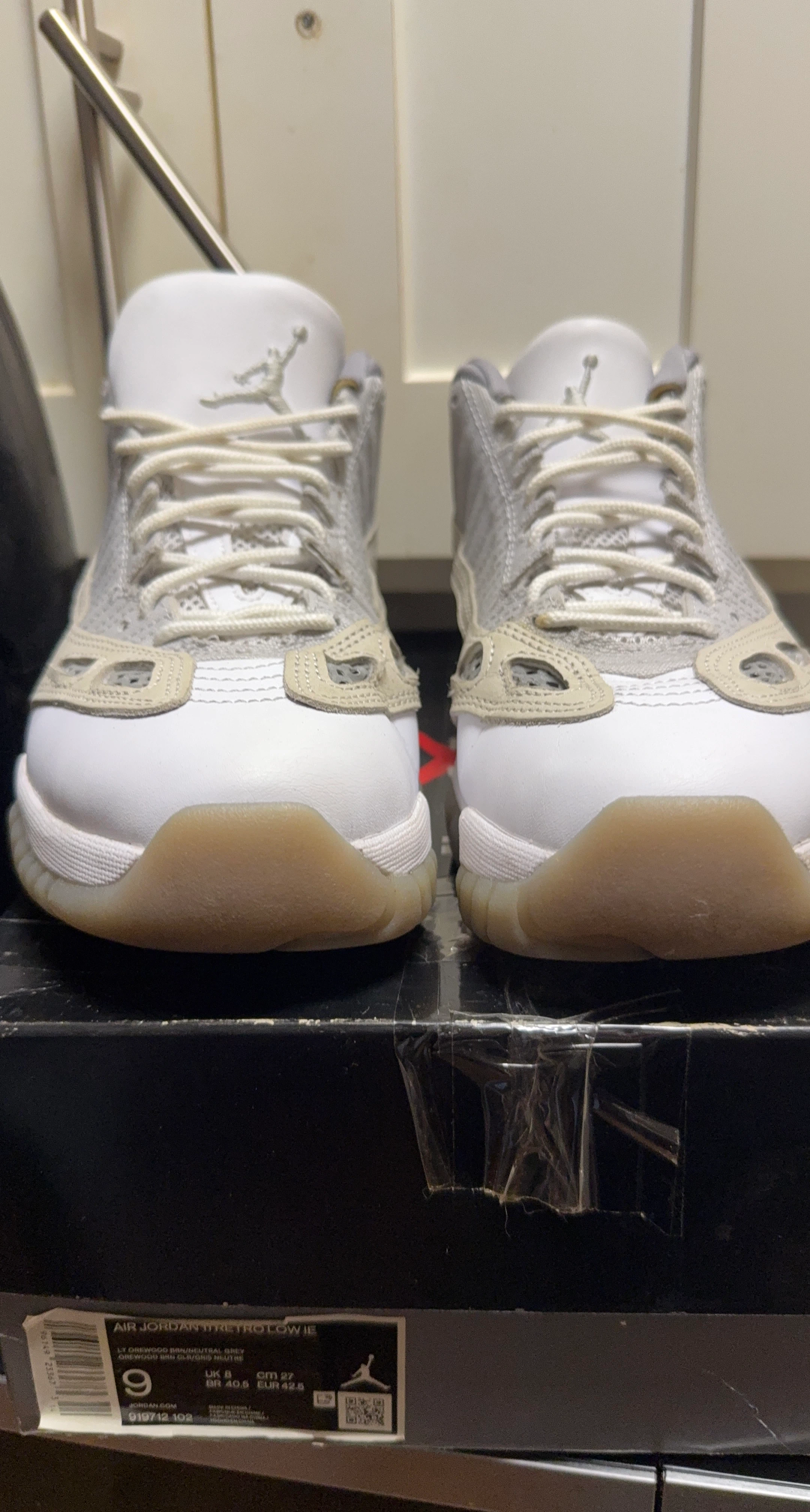 Air Jordan 11 Retro Low Light Orewood Brown