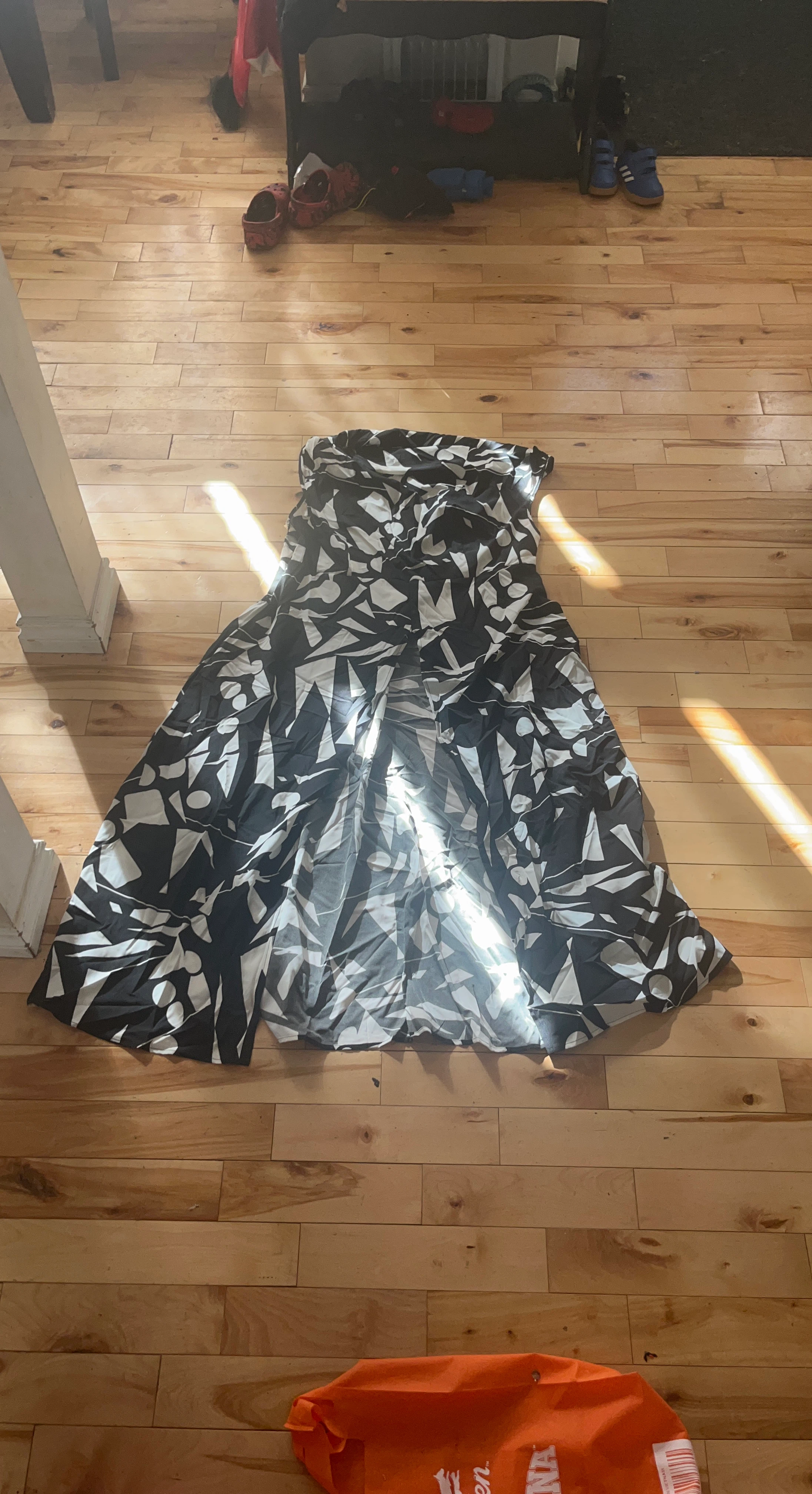 Black and white sleeveless maxi dress