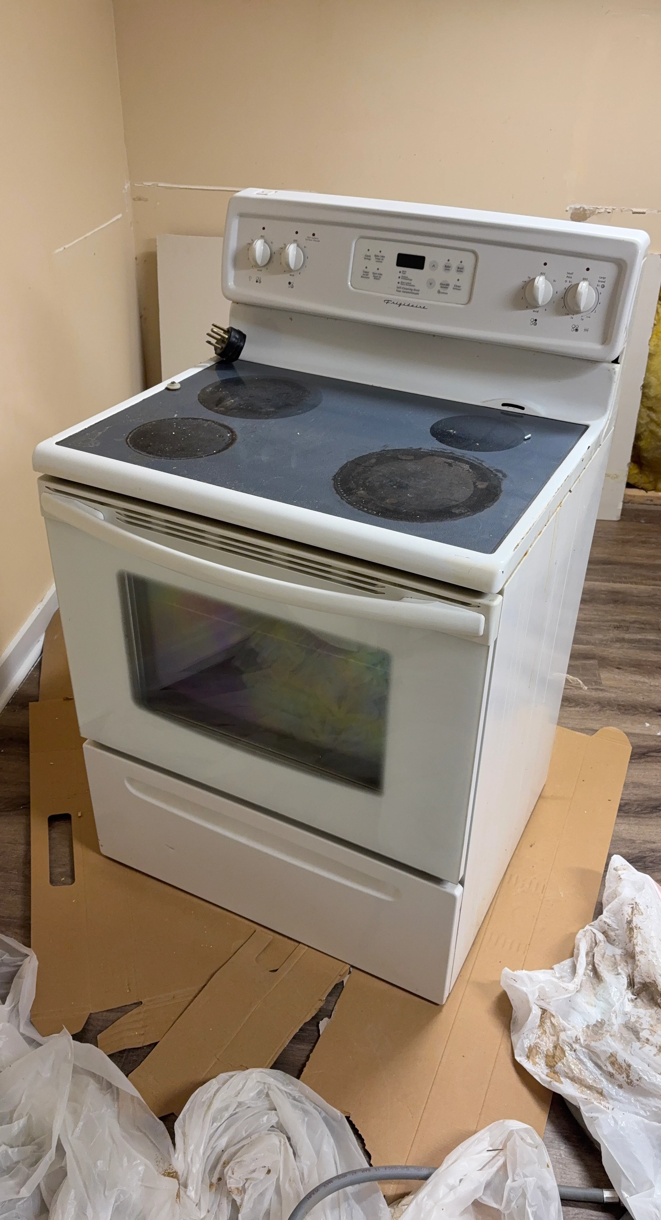 Frigidaire White Electric Stove