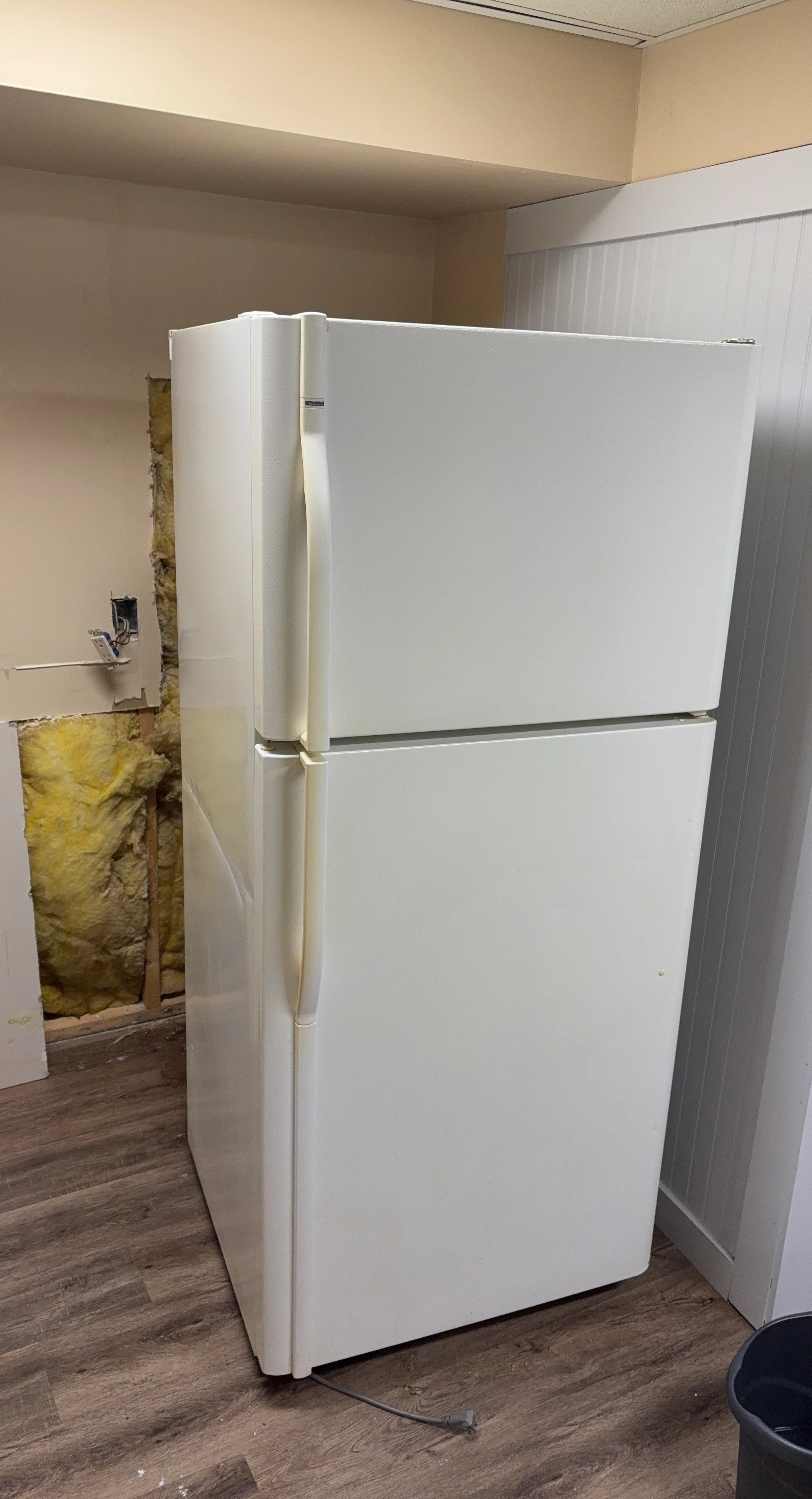 White Kenmore Top-Freezer Refrigerator