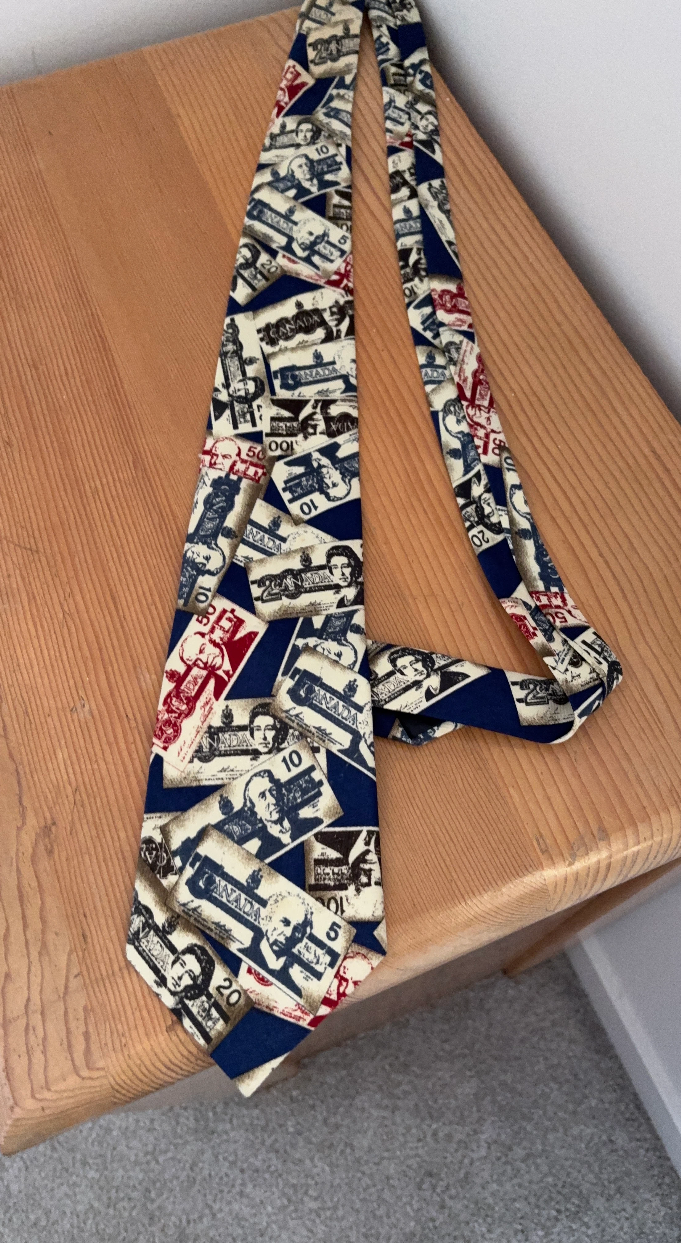 Kissa Canadian Currency Print Tie