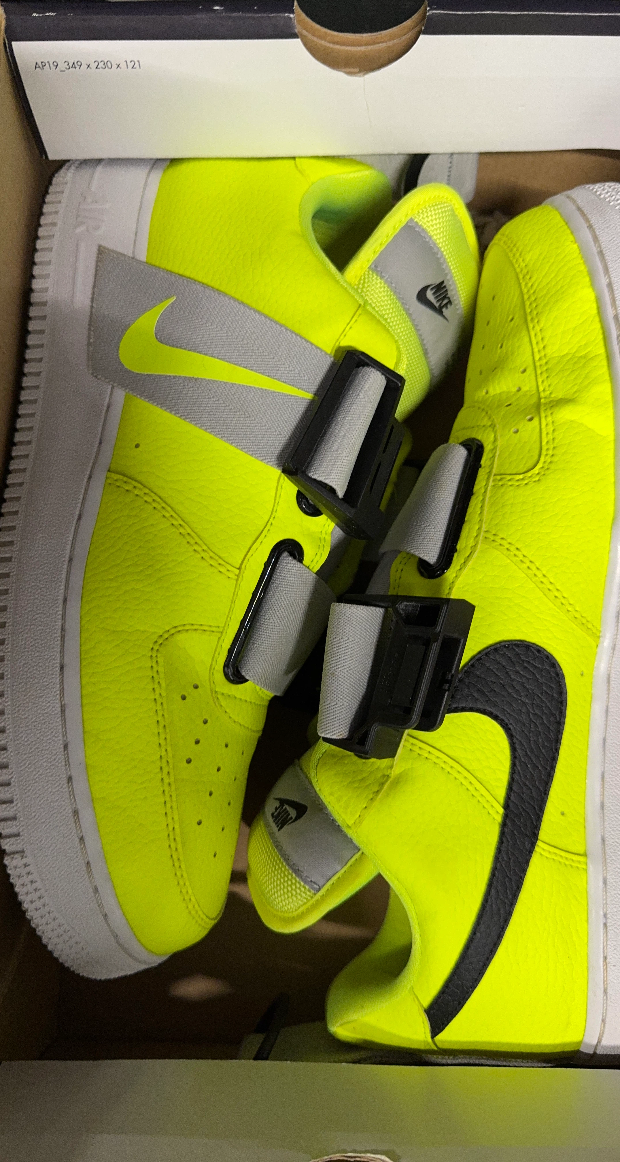 Nike Air Force 1 Utility Volt Size 10.5