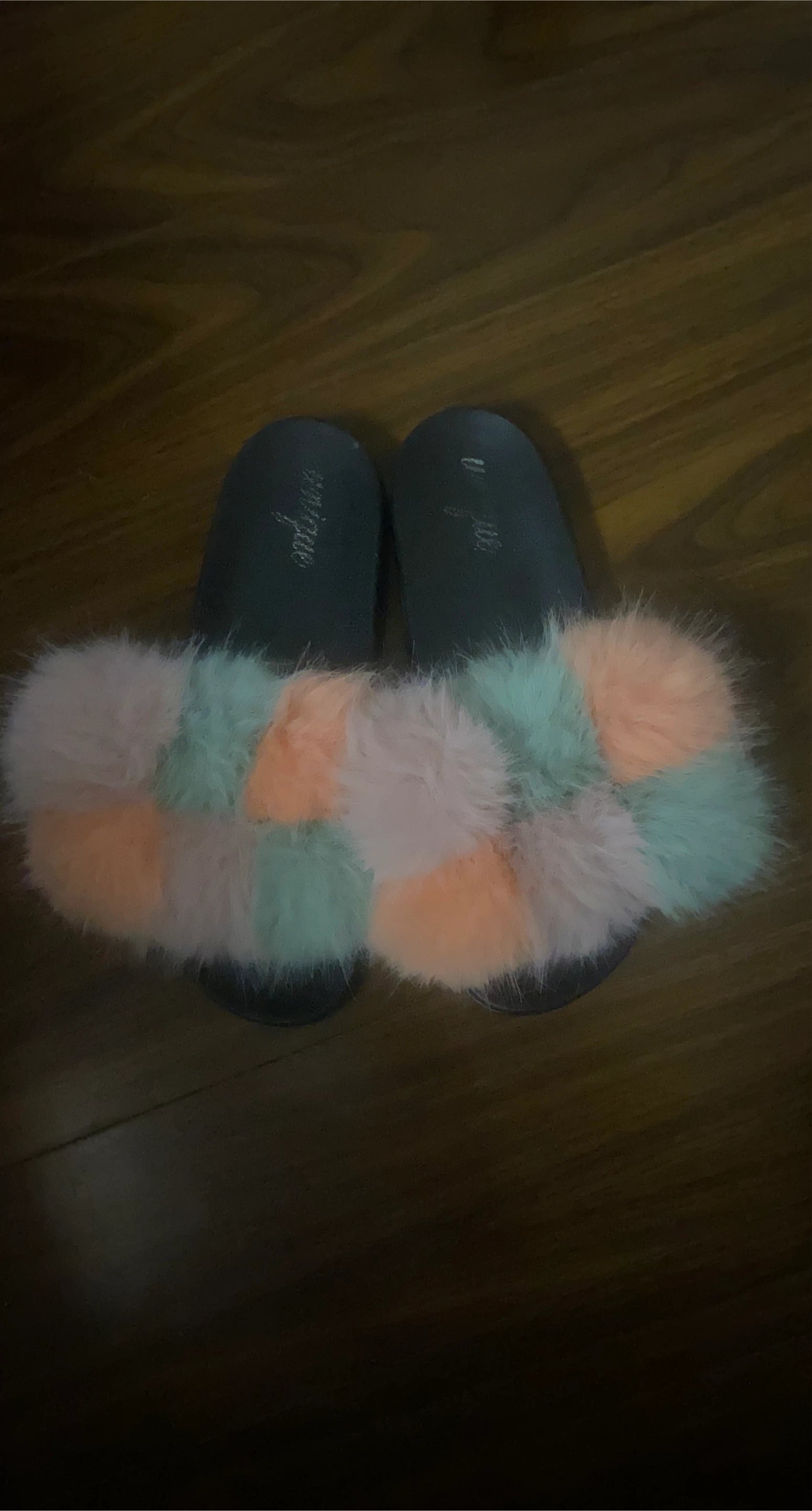 Unique brand pom-pom slides