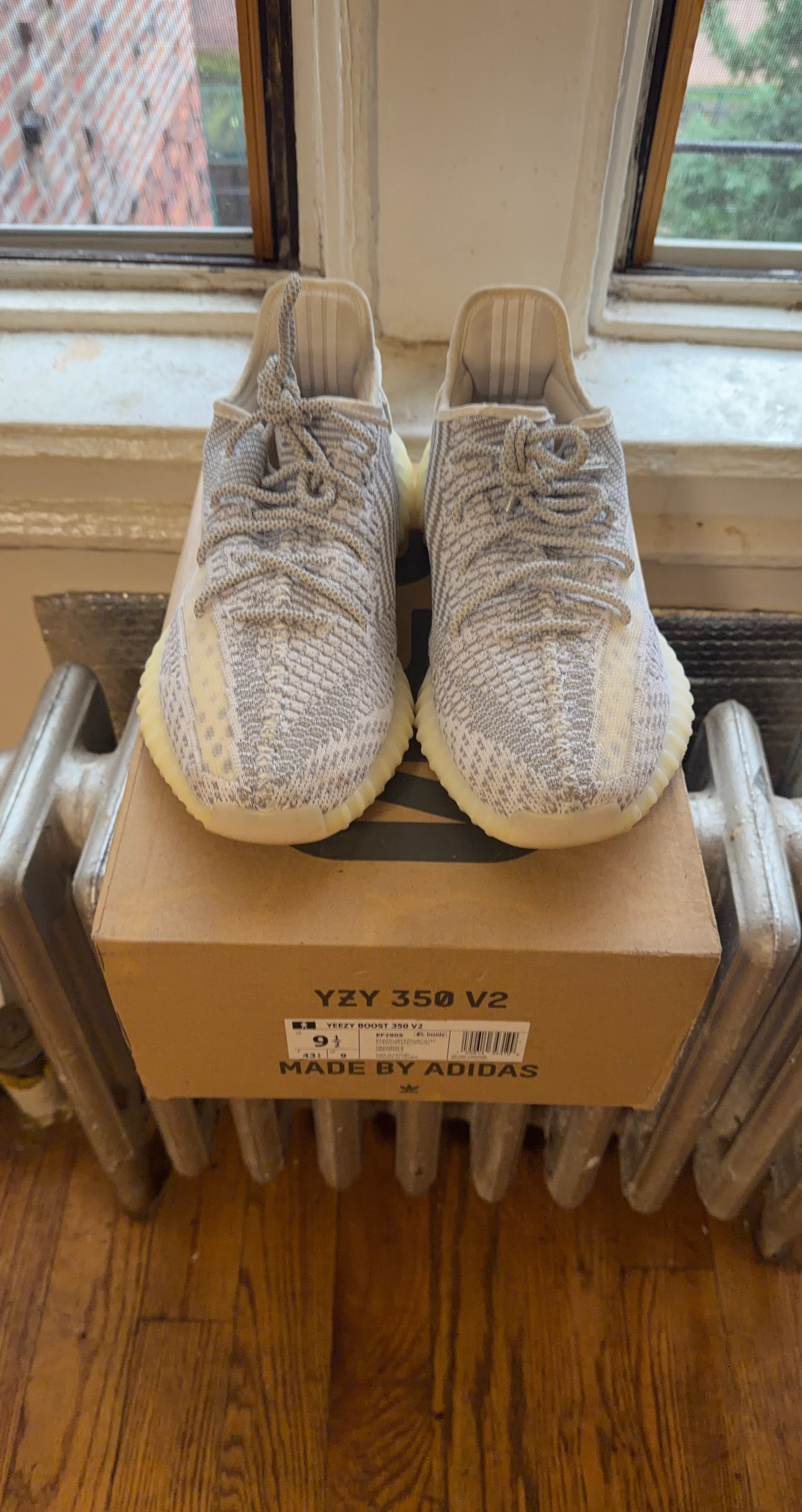 Adidas Yeezy Boost 350 V2 Sneakers Size 9.5