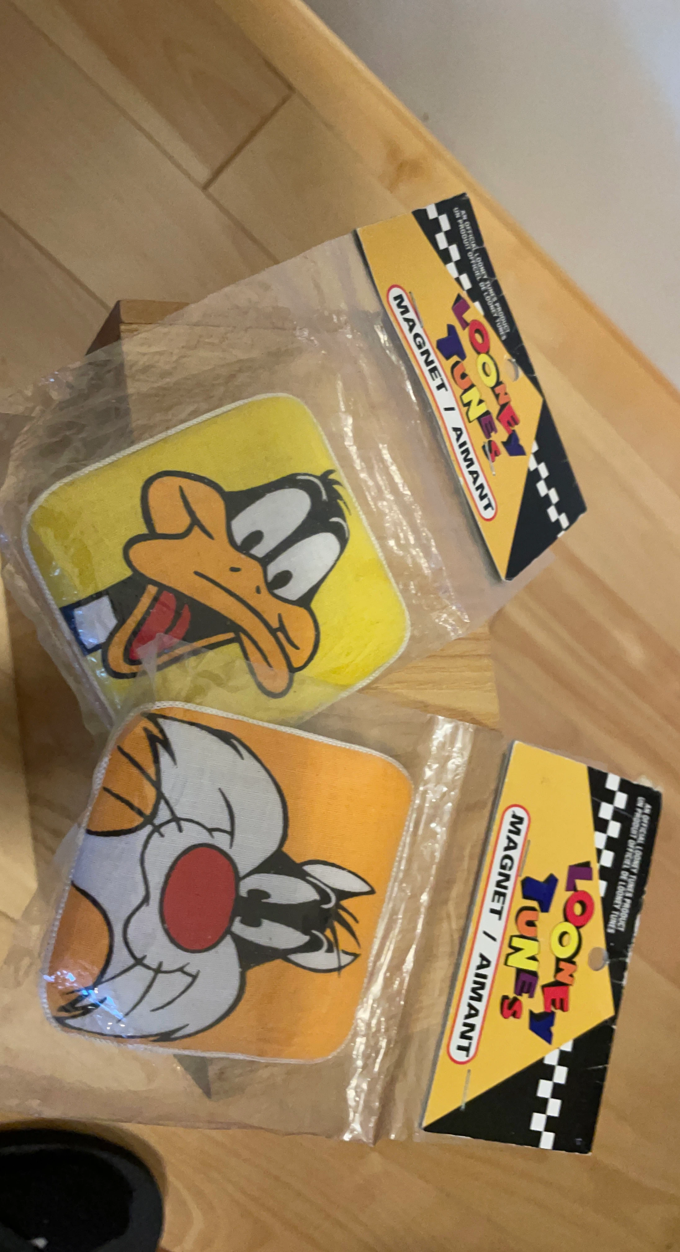 2 Looney Tunes Magnets