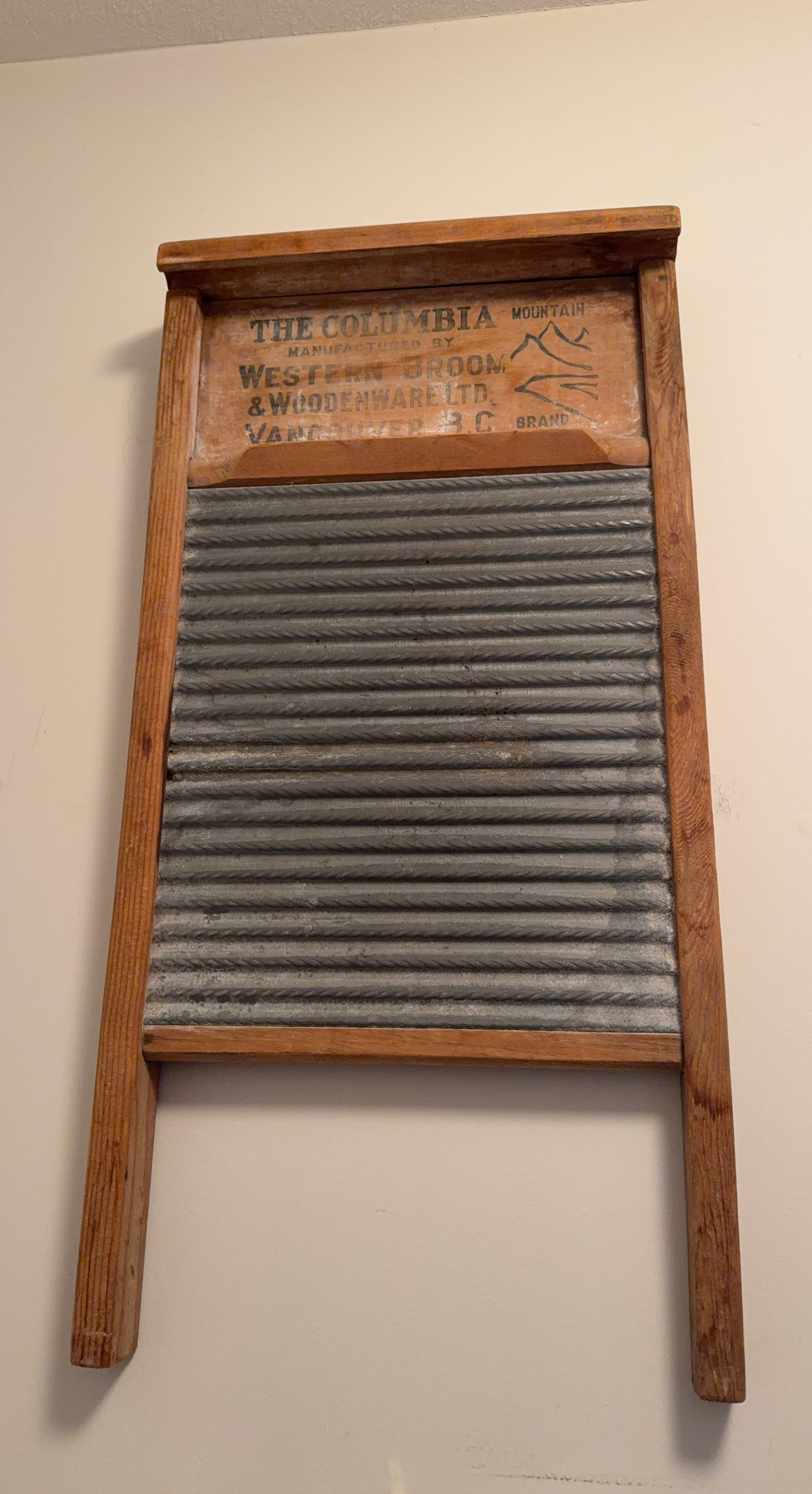 Vintage Columbia Mountain Washboard