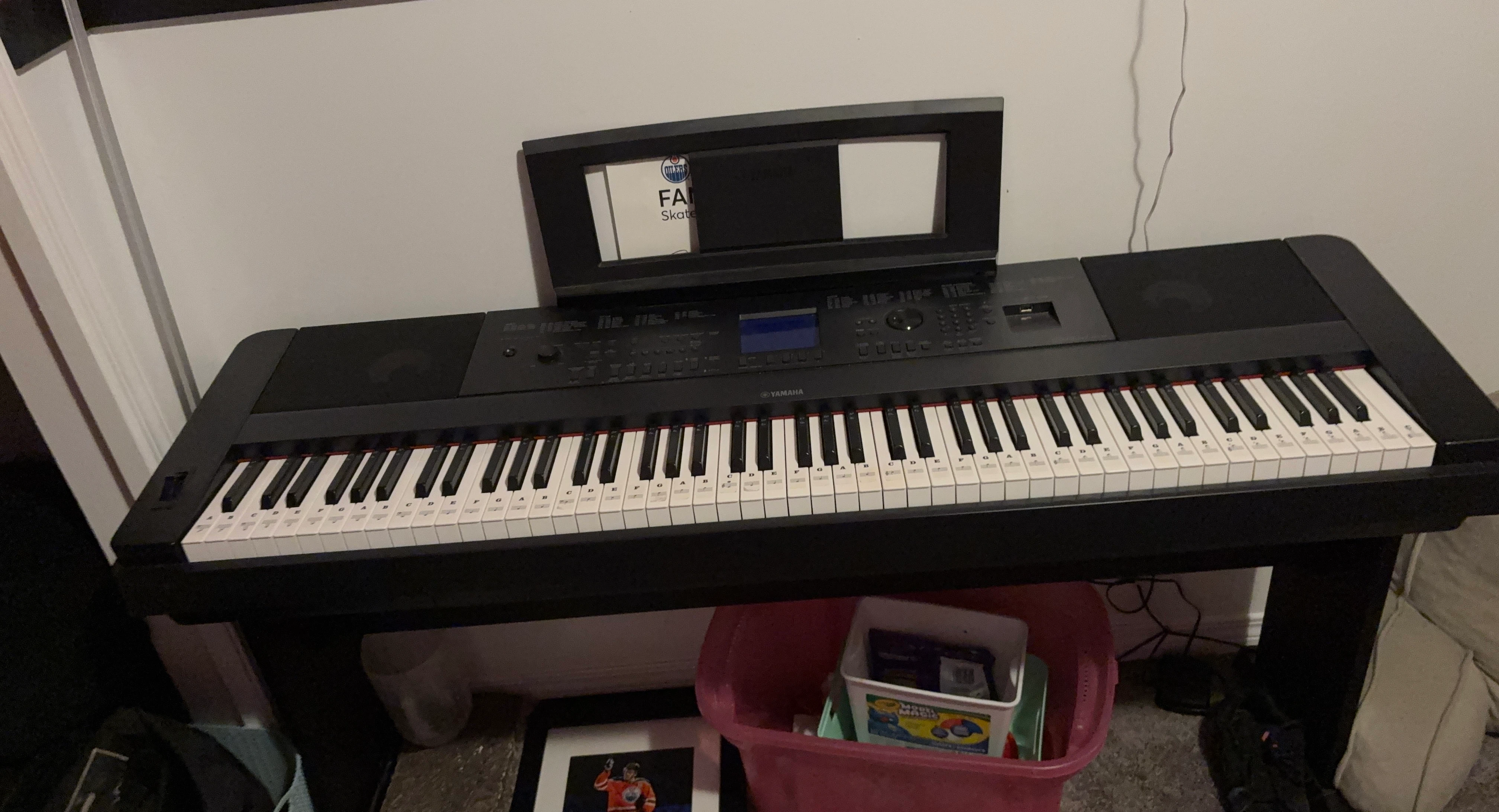 Yamaha DGX-230 Portable Grand Piano